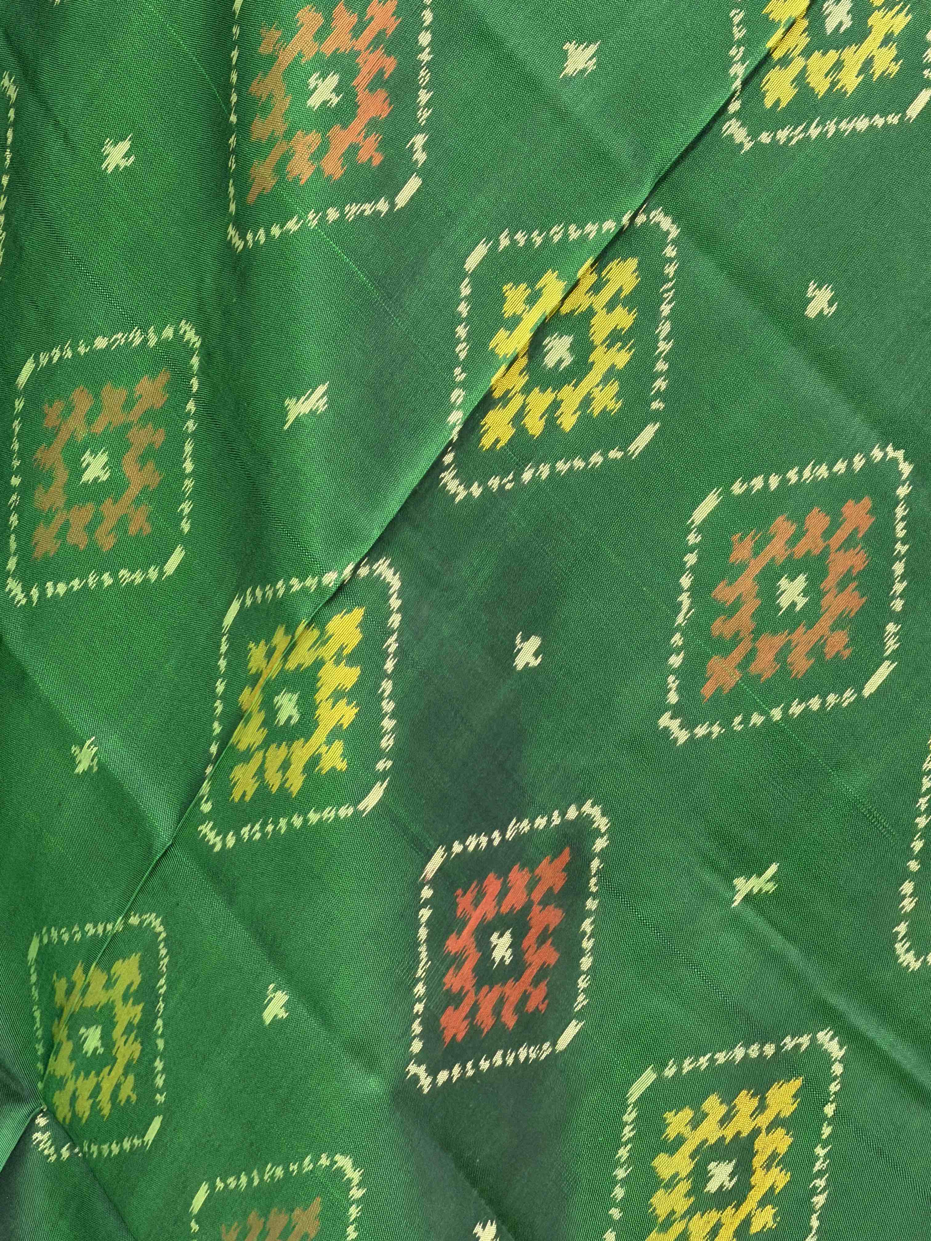 Small dupatta in Green shade panchanda design woven in single ikat