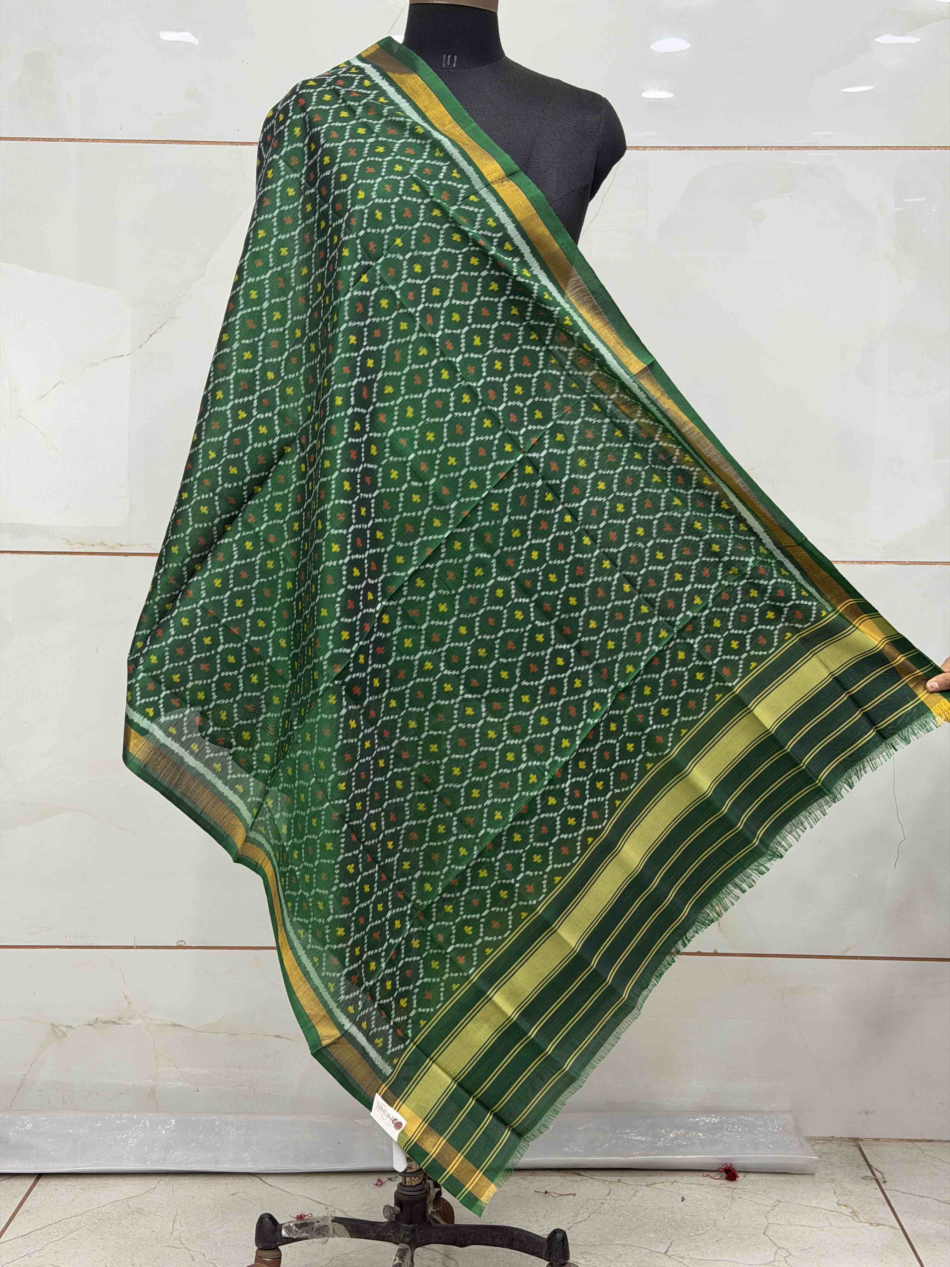 Small dupatta in Green shade & daliyabhat pattern single ikat woven