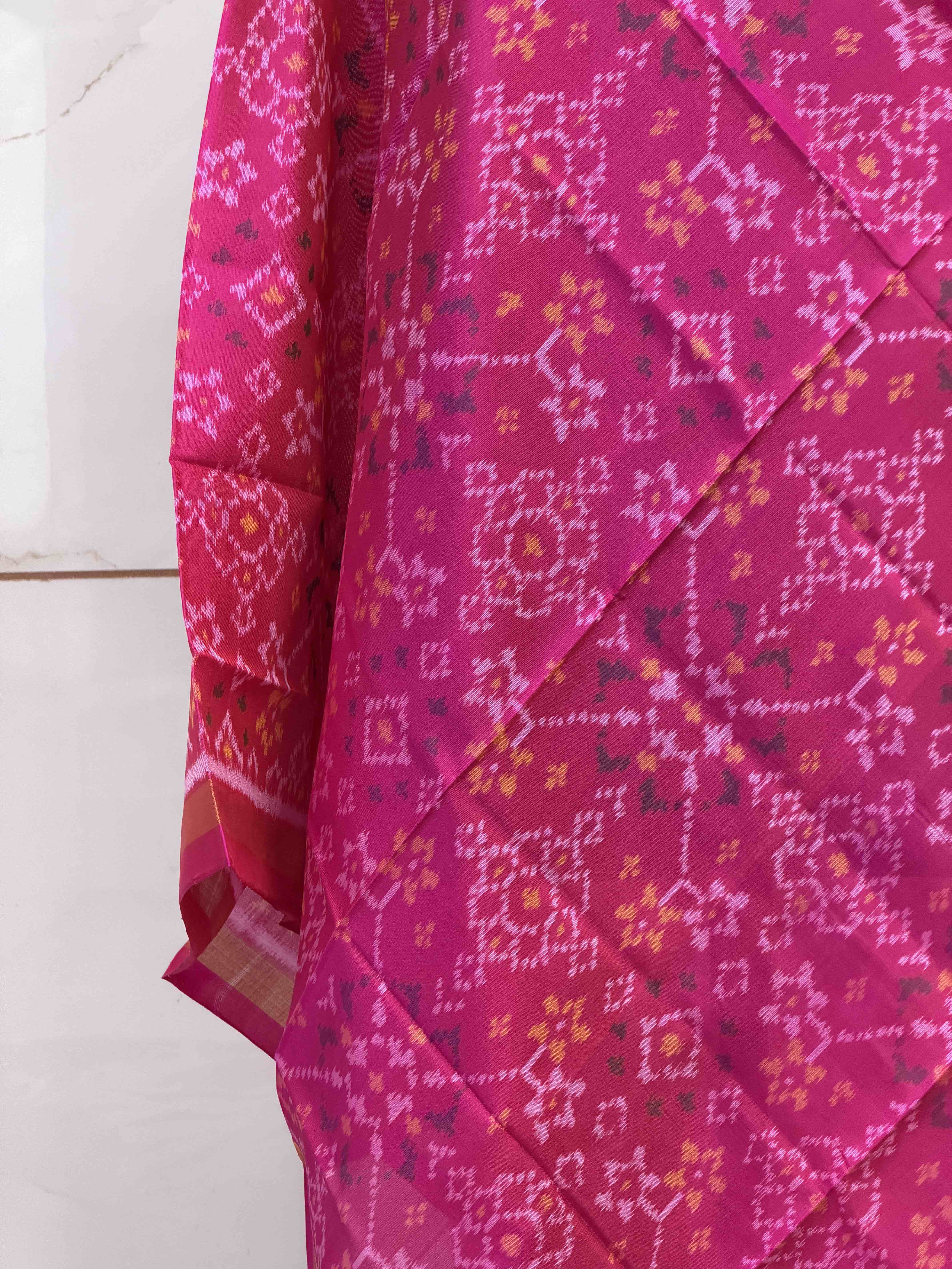 Pink Navaratan design small dupatta in single ikat woven