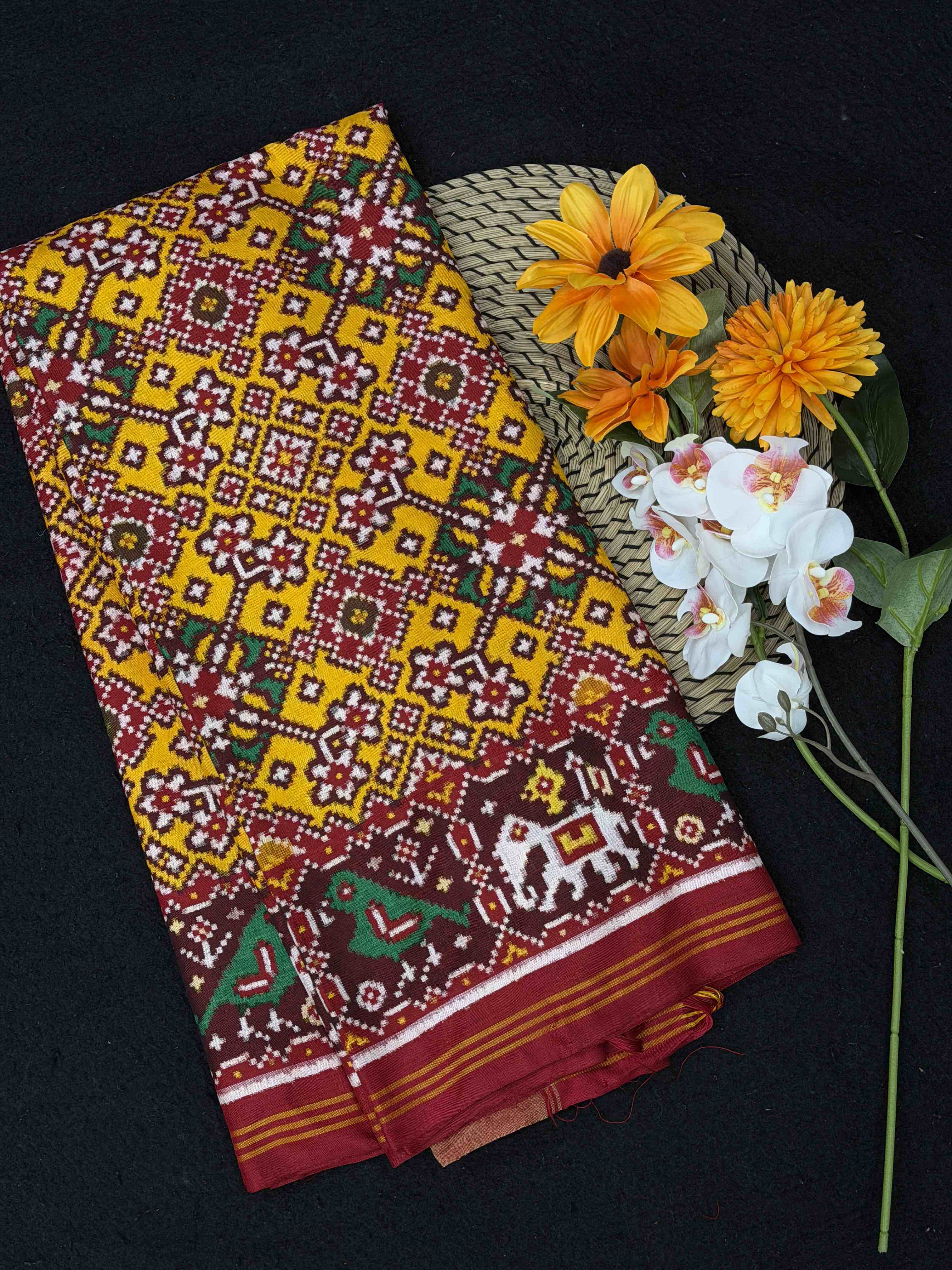 Maroon & yellow Navaratan Patan Patola