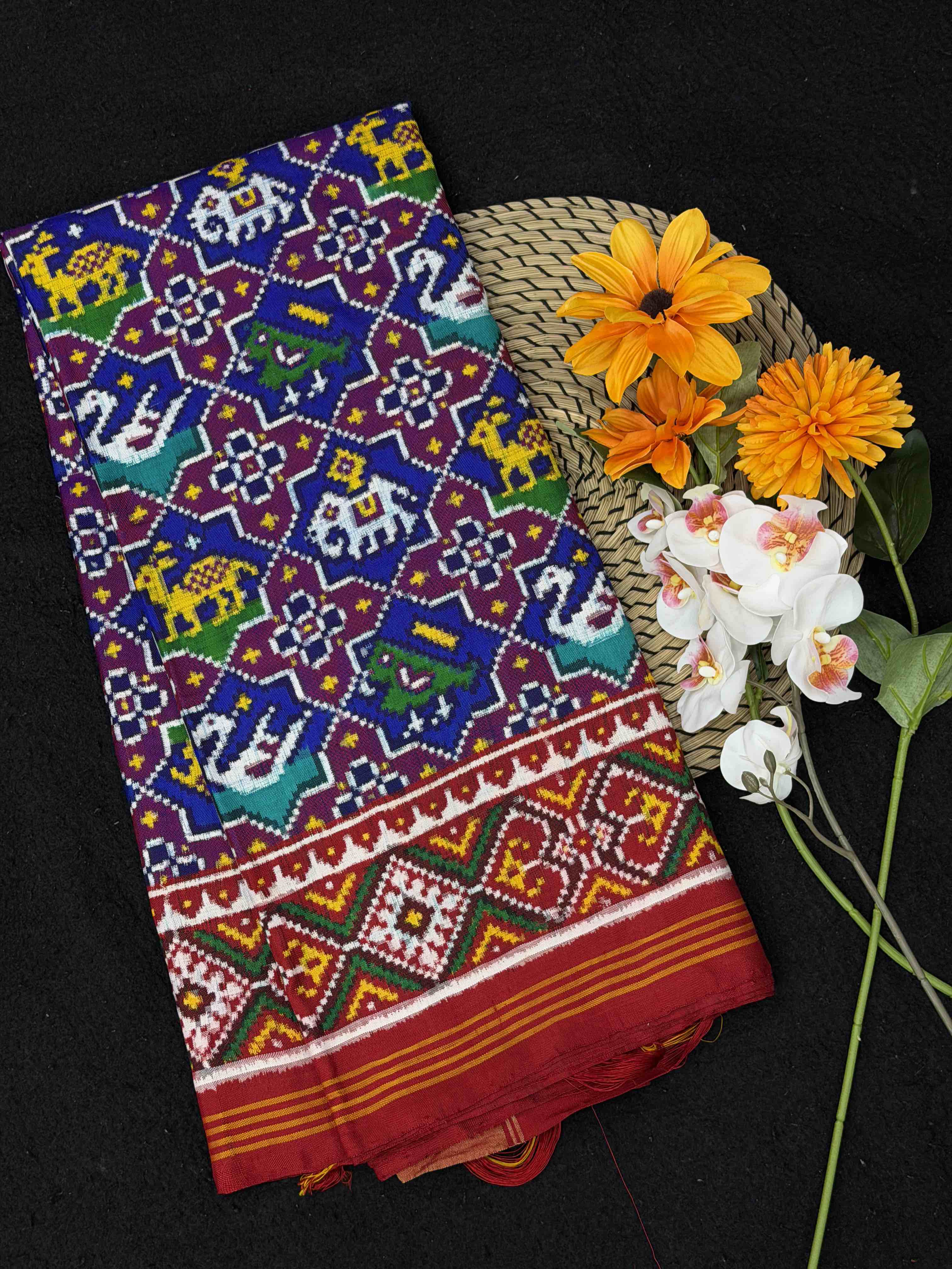Red star Narikunj with combination of blue Purple shade