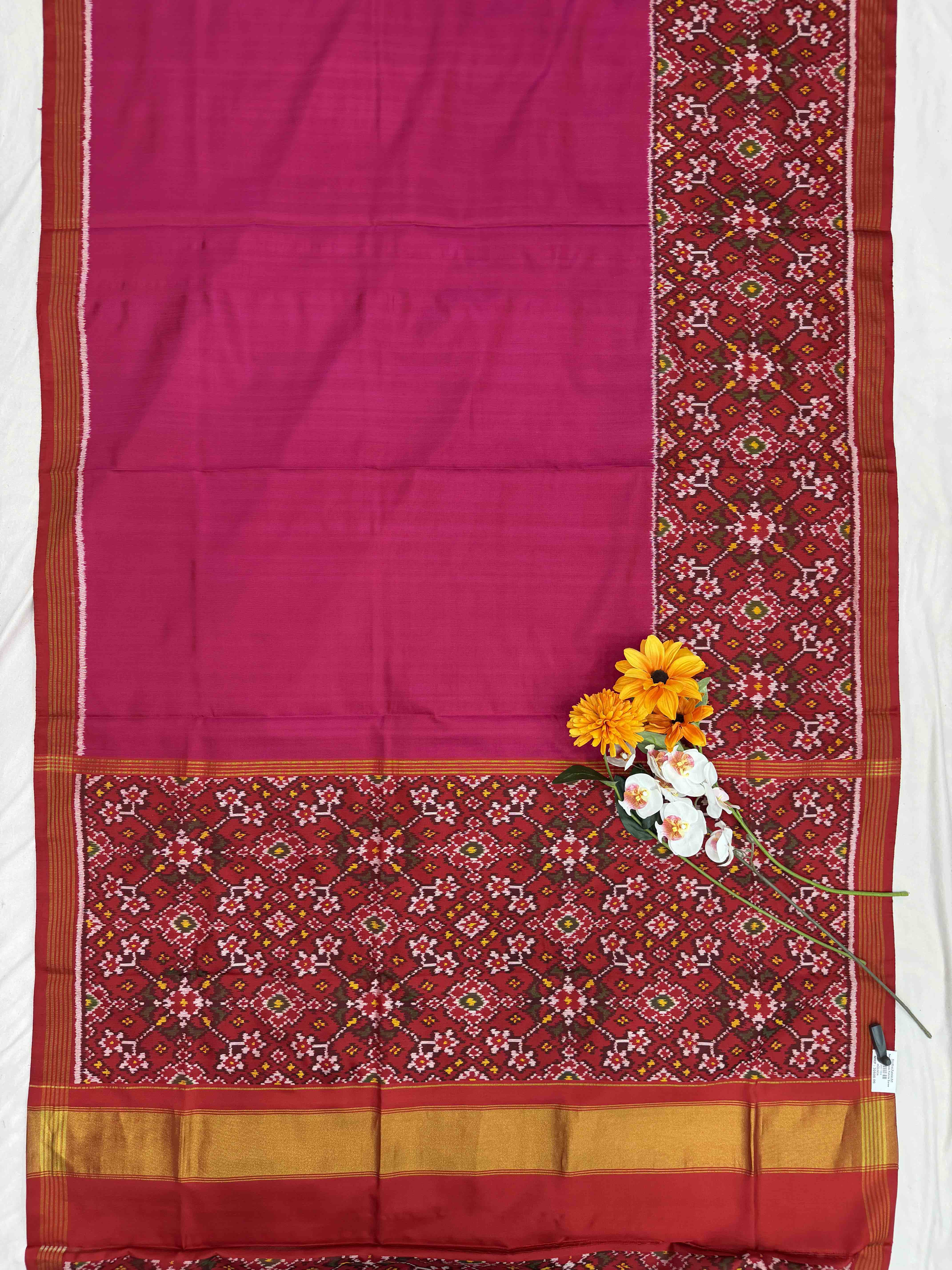 Red & Pink Navaratan Skirt border plain pink patola saree
