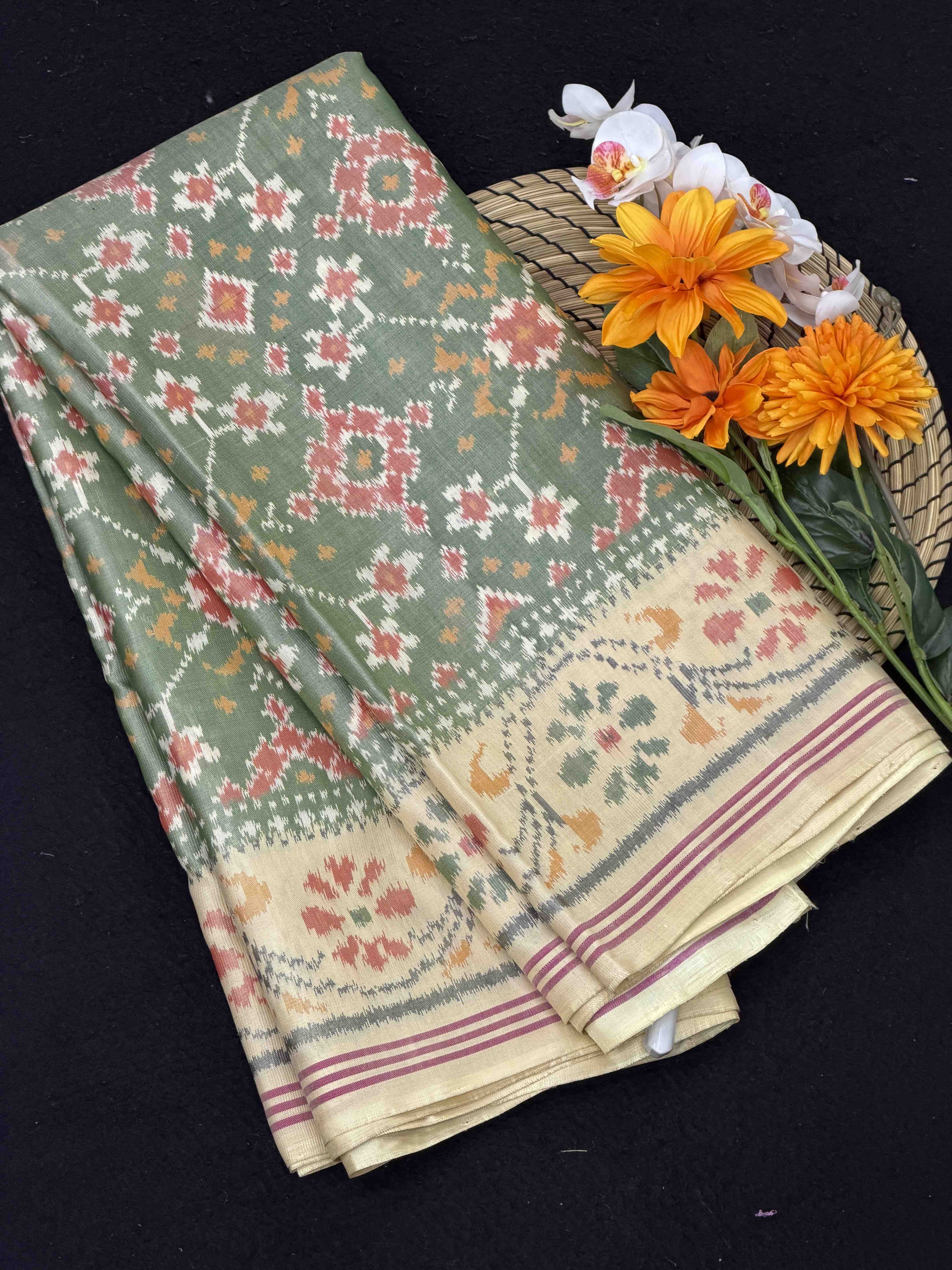 Offwhite & Light Green Designer Navaratn Single Ikat Patola