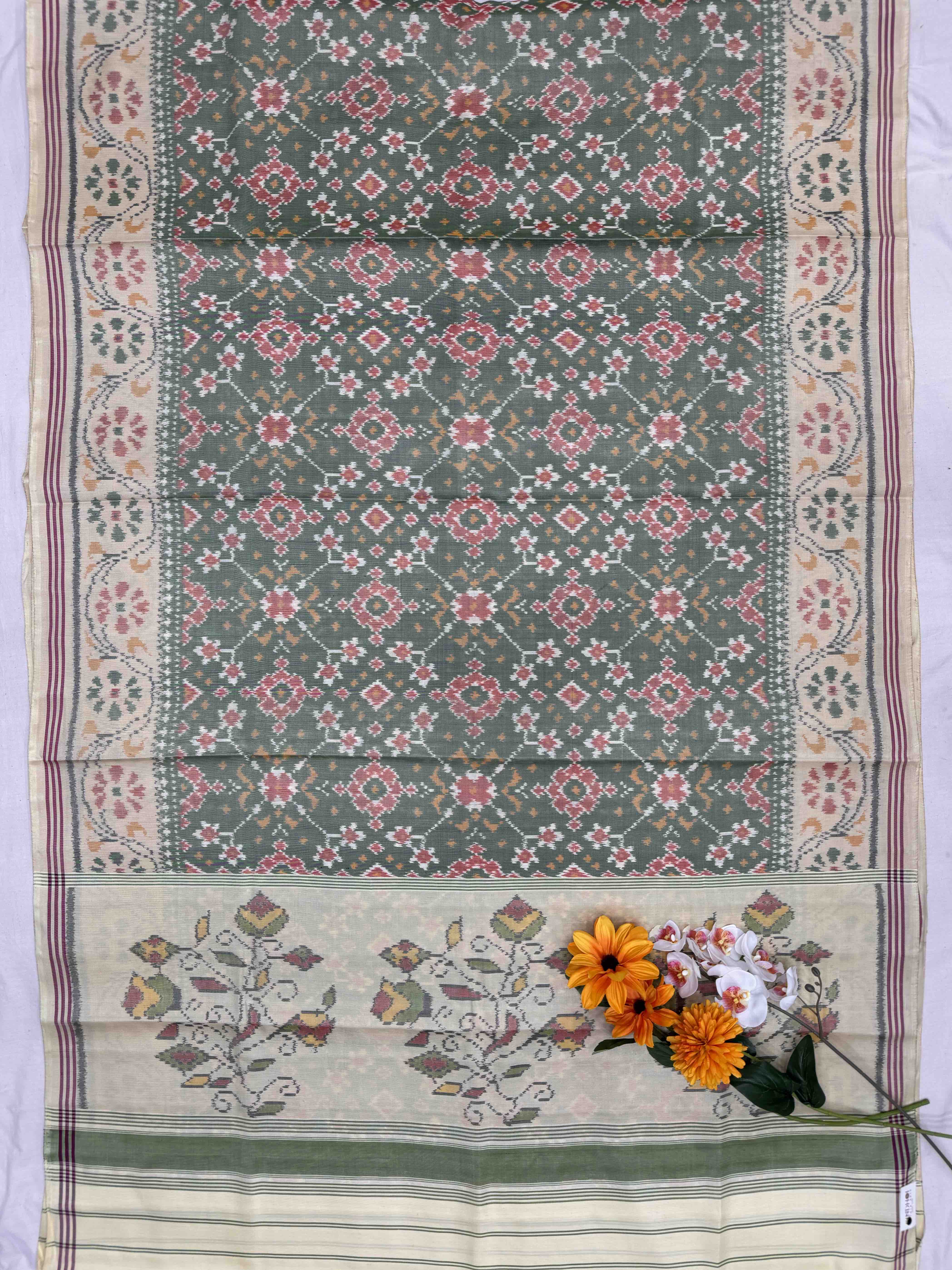 Offwhite & Light Green Designer Navaratn Single Ikat Patola