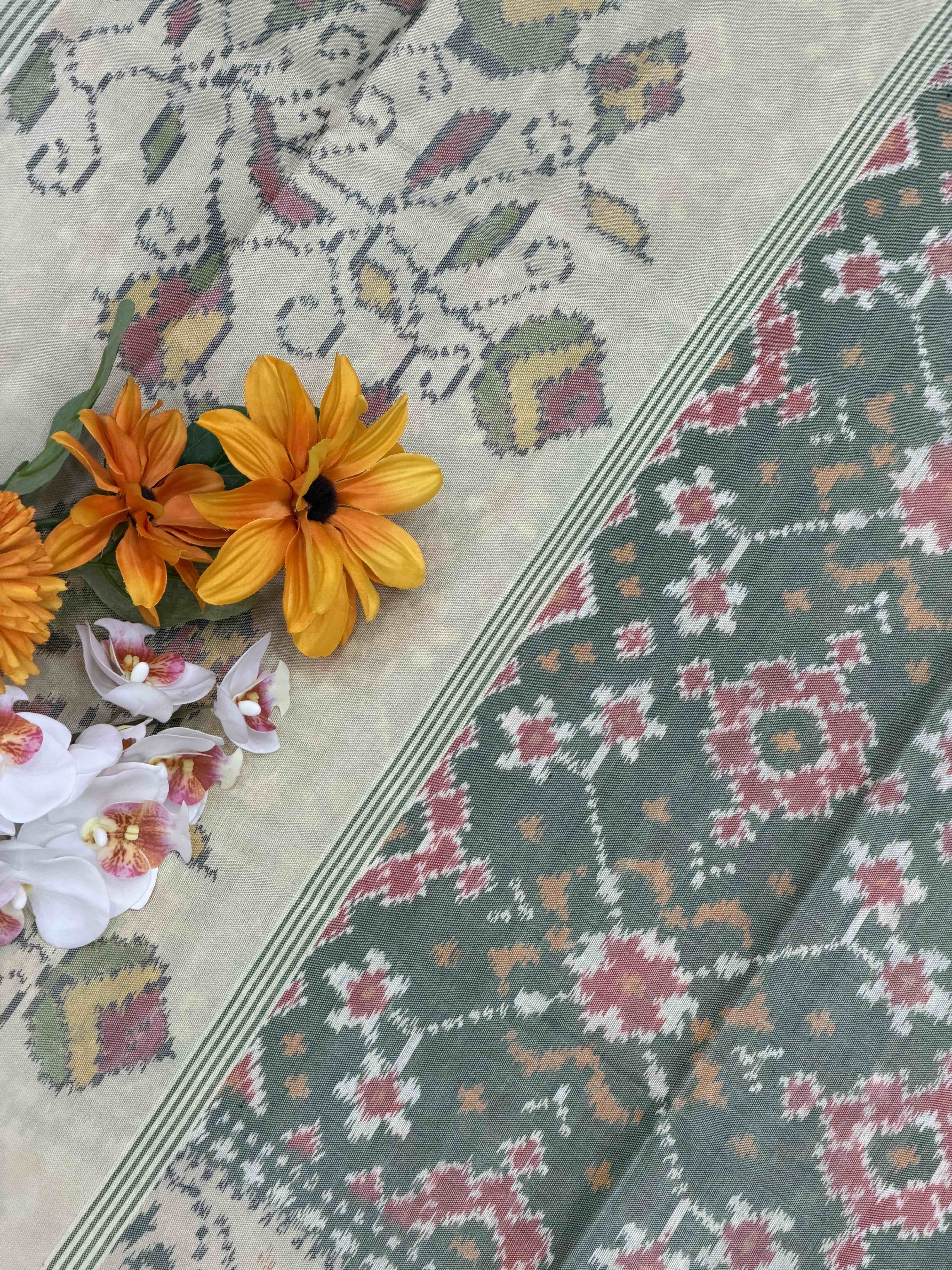 Offwhite & Light Green Designer Navaratn Single Ikat Patola