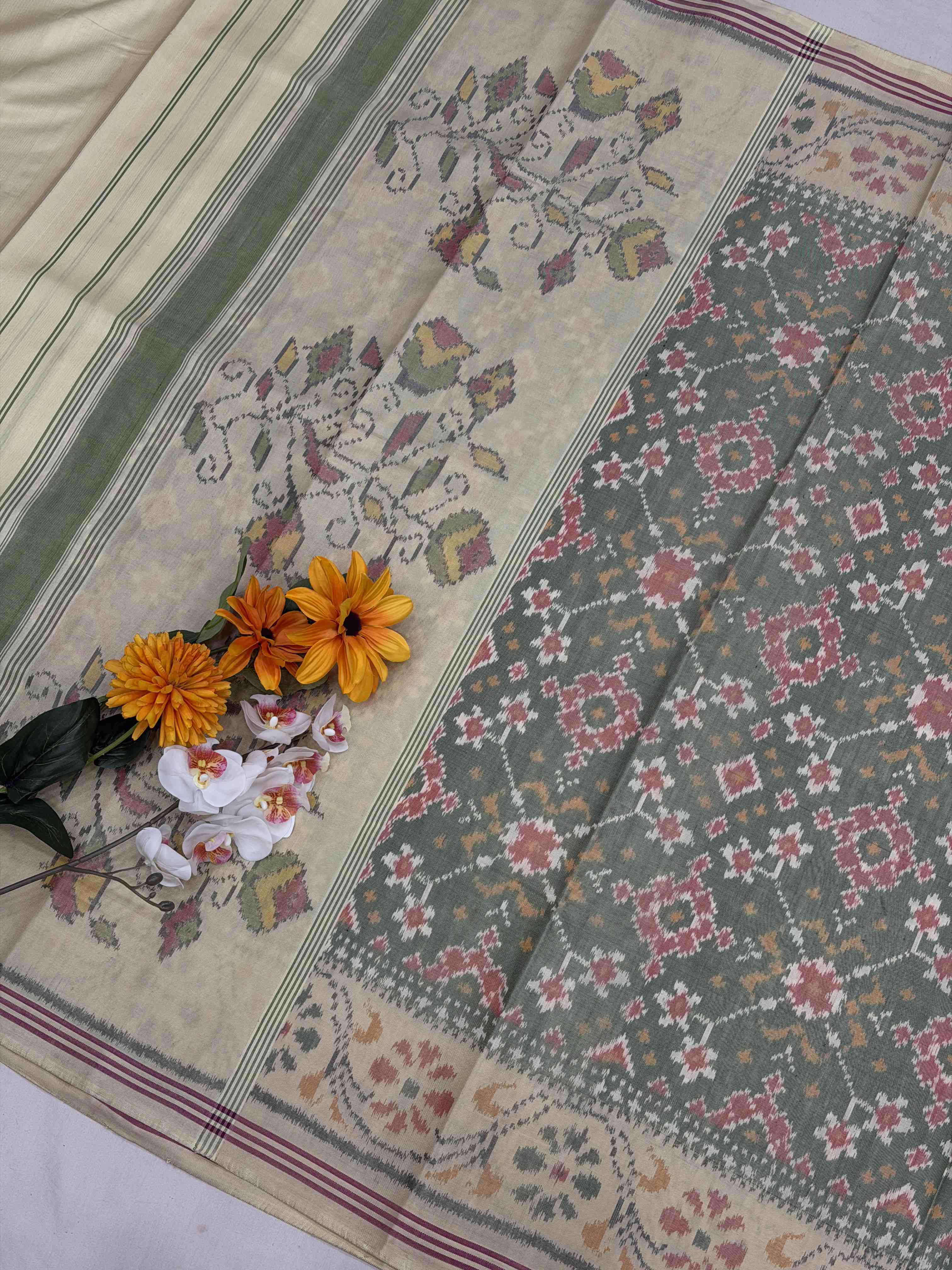 Offwhite & Light Green Designer Navaratn Single Ikat Patola