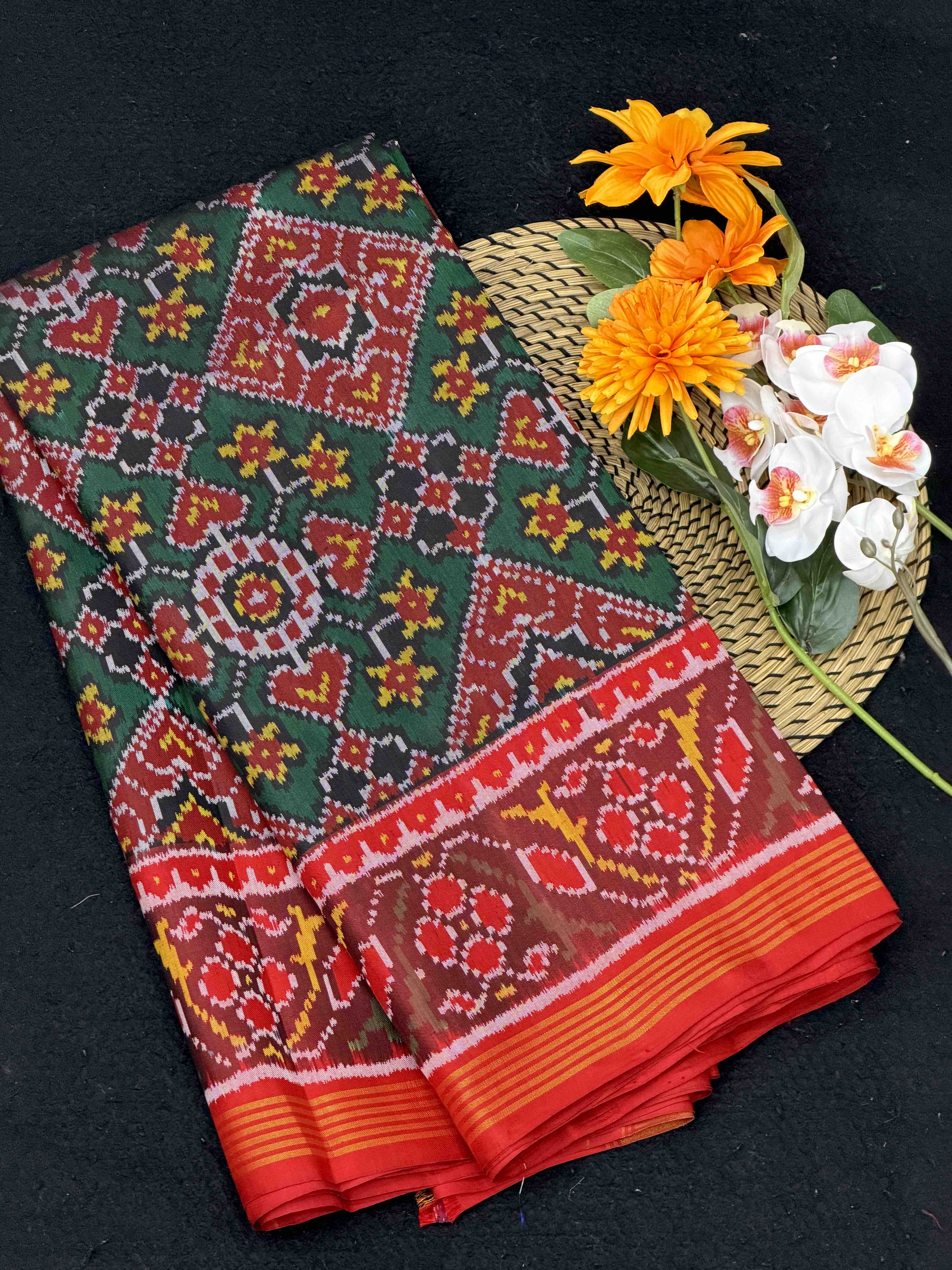 Red & Green Manekchawk mix Single Ikat Patan Patola