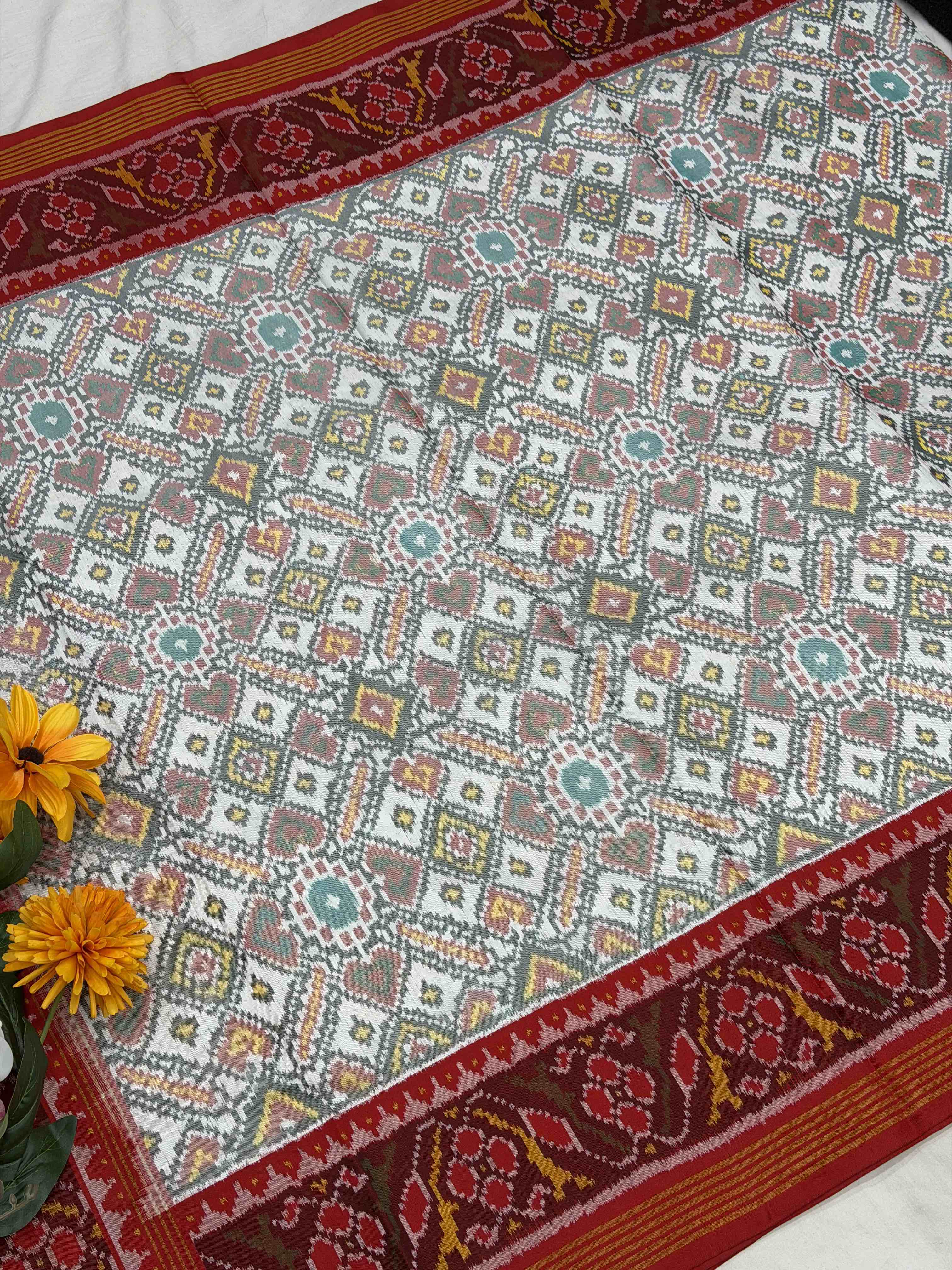 Red & white Manekchawk Single Ikat Patan Patola