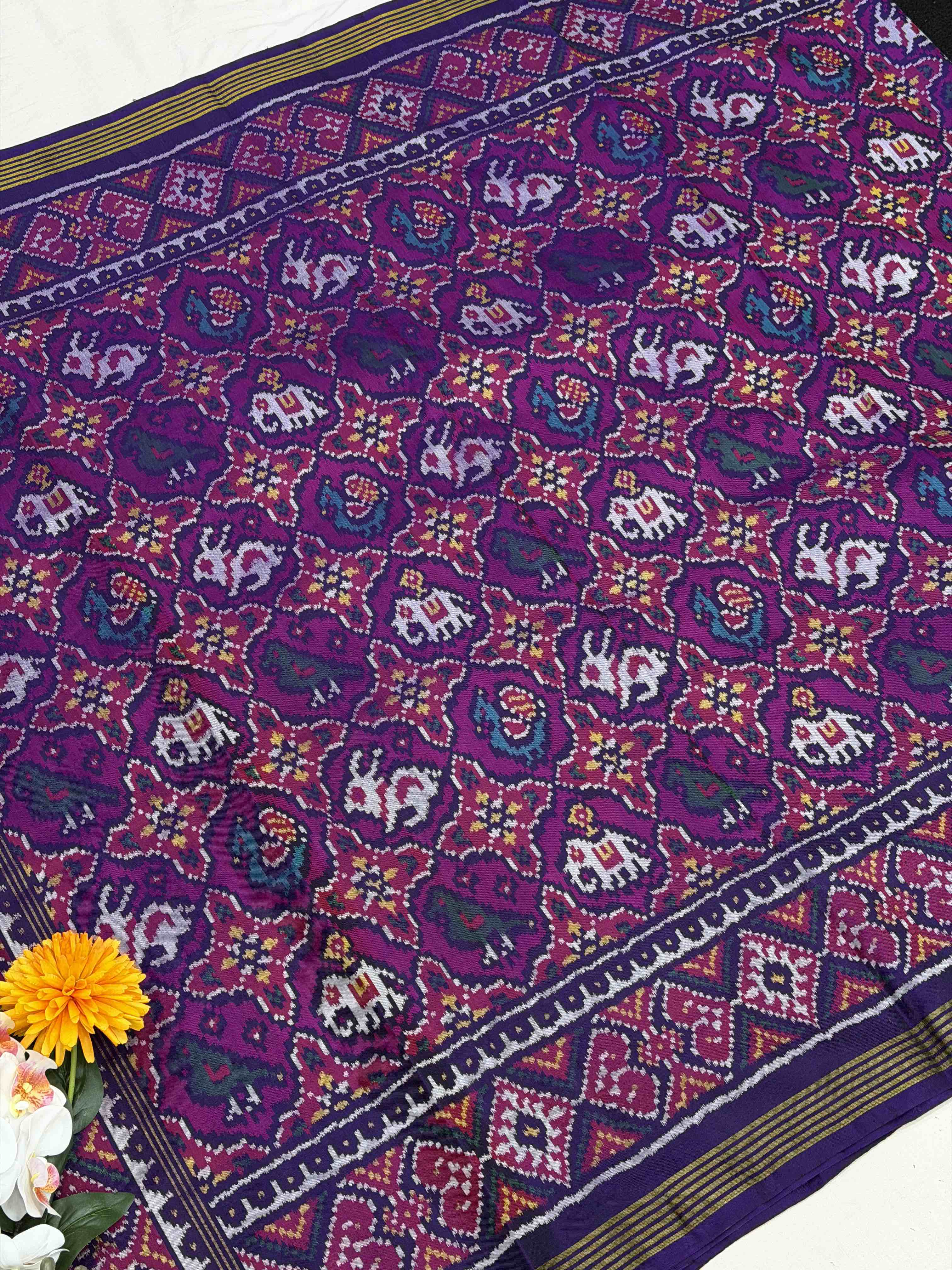 Purple pink small chhabdi figure single ikat Patan Patola