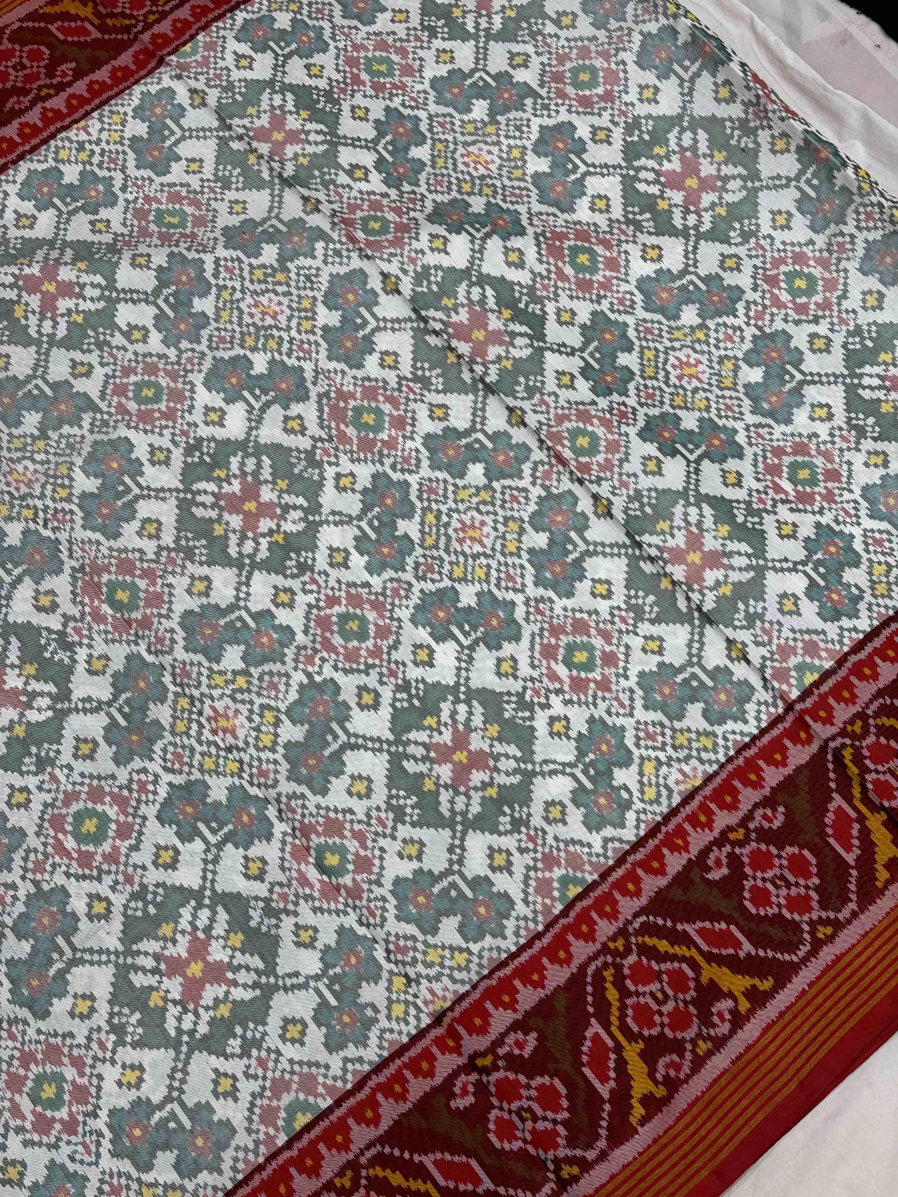 Red & white navaratan single ikat Patola saree