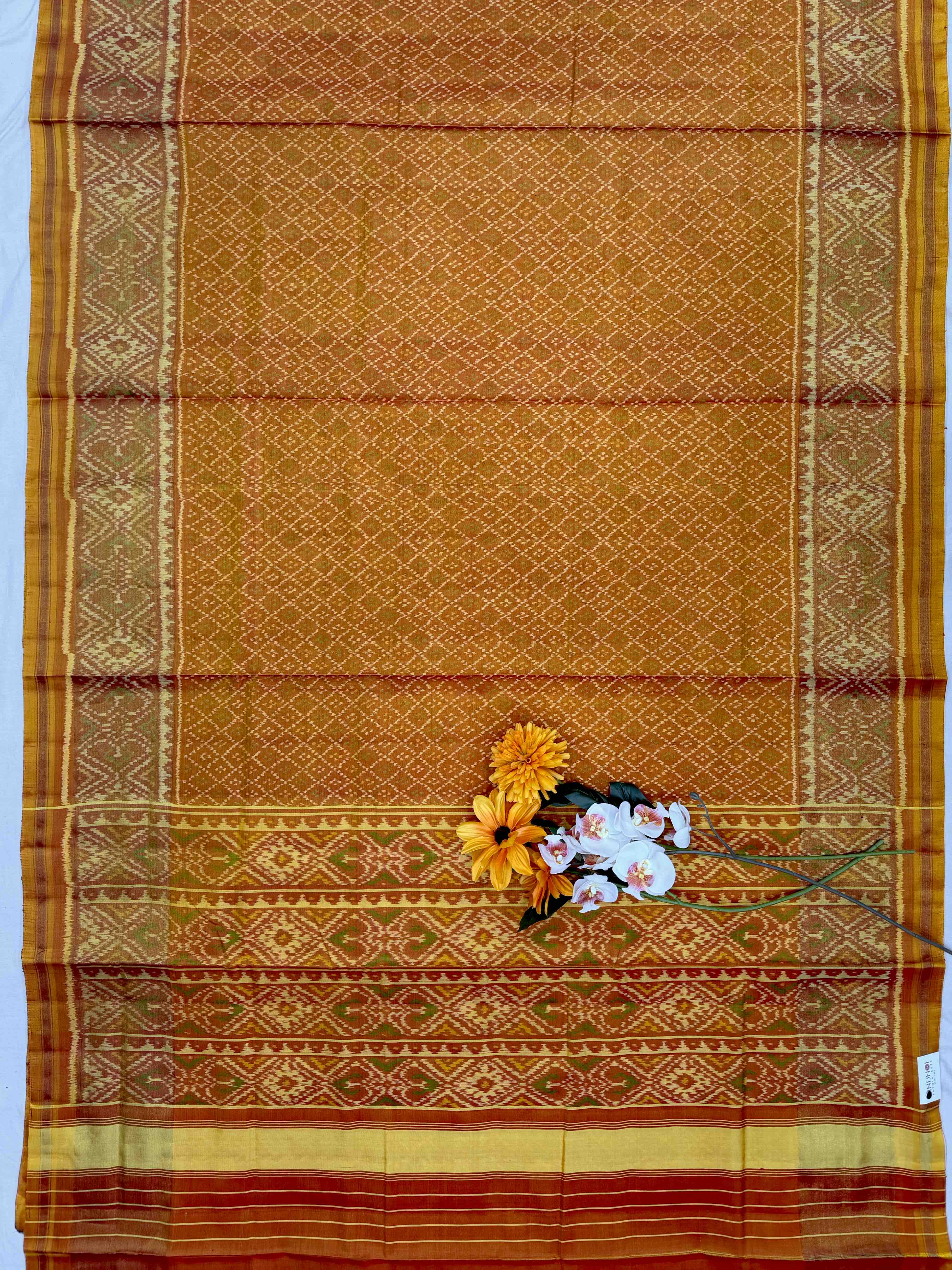 Golden Daliyabhat Rajkot Patola Saree - Handwoven Single Ikat Ethnic Wear
