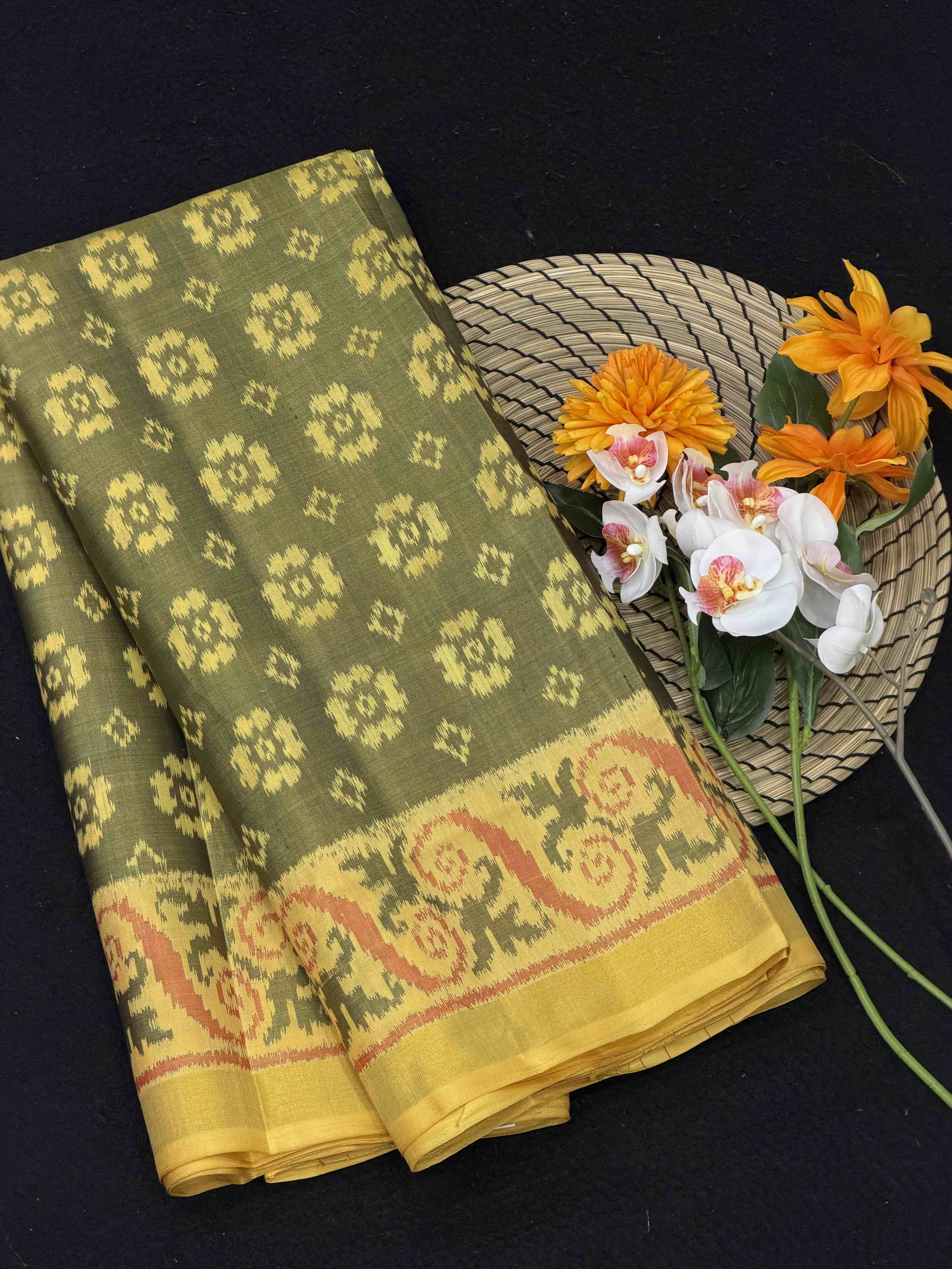 Light Yellow & mahendi Butta desing Rajkot Patola Saree