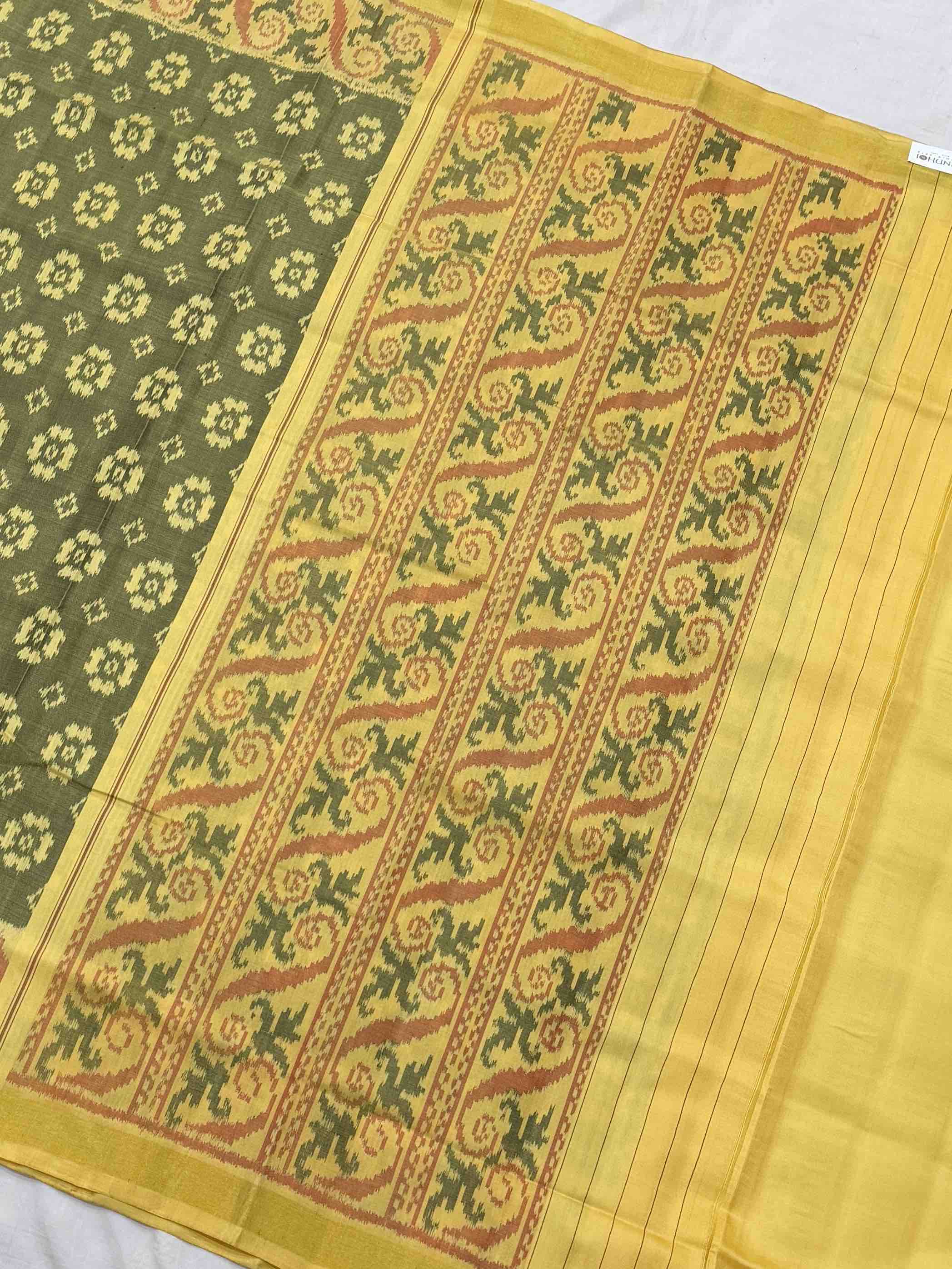 Light Yellow & mahendi Butta desing Rajkot Patola Saree