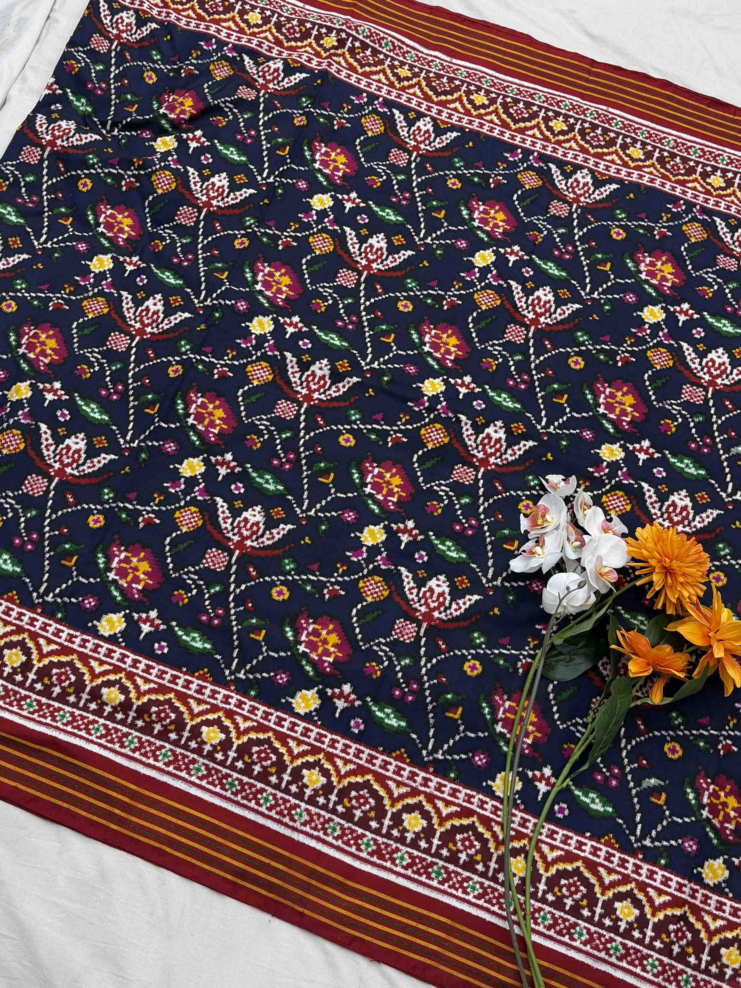 Red & Blue Dark blue floral creeper Double ikat Patola
