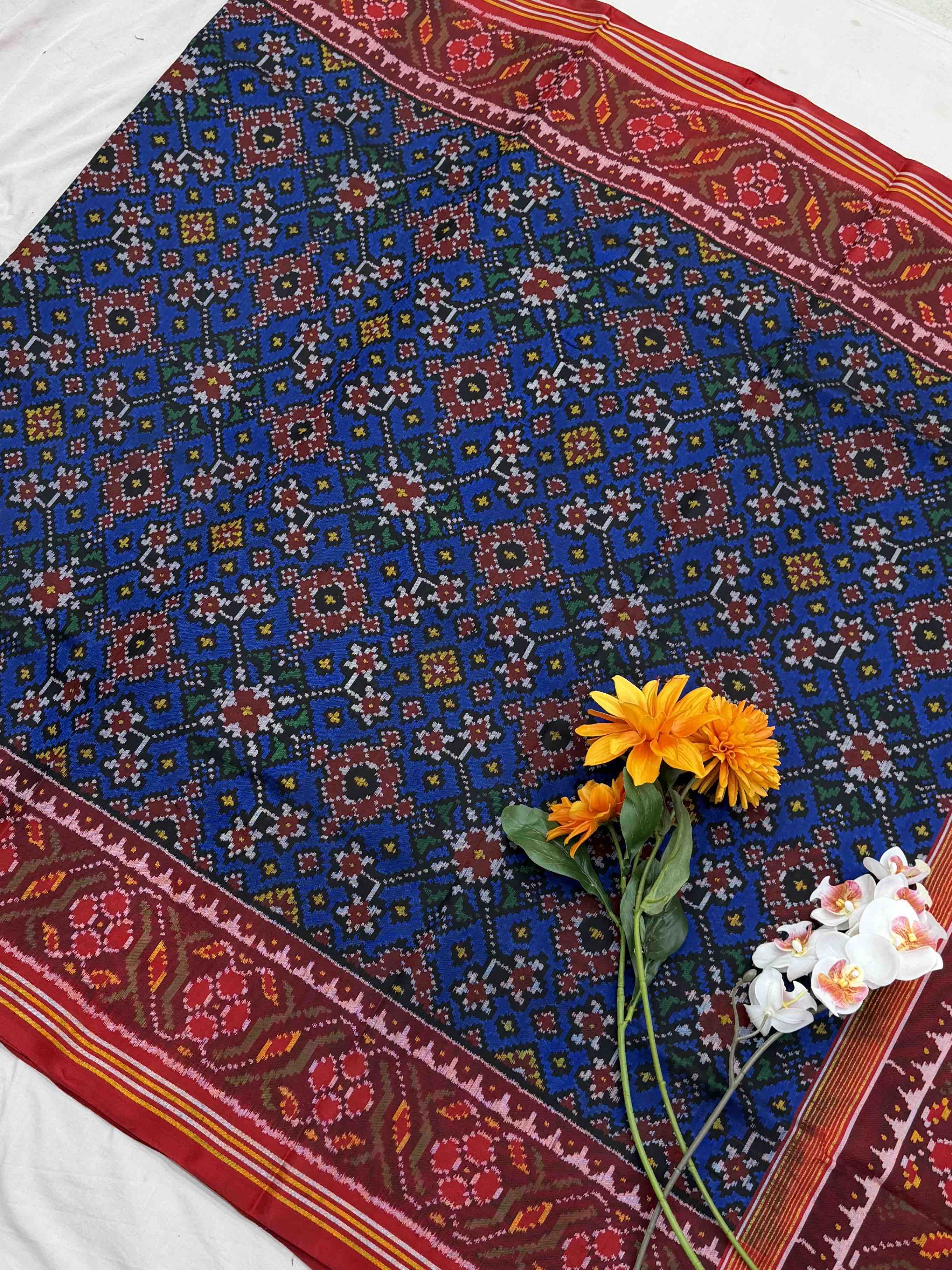 Red & deep blue Navaratan single ikat patan Patola