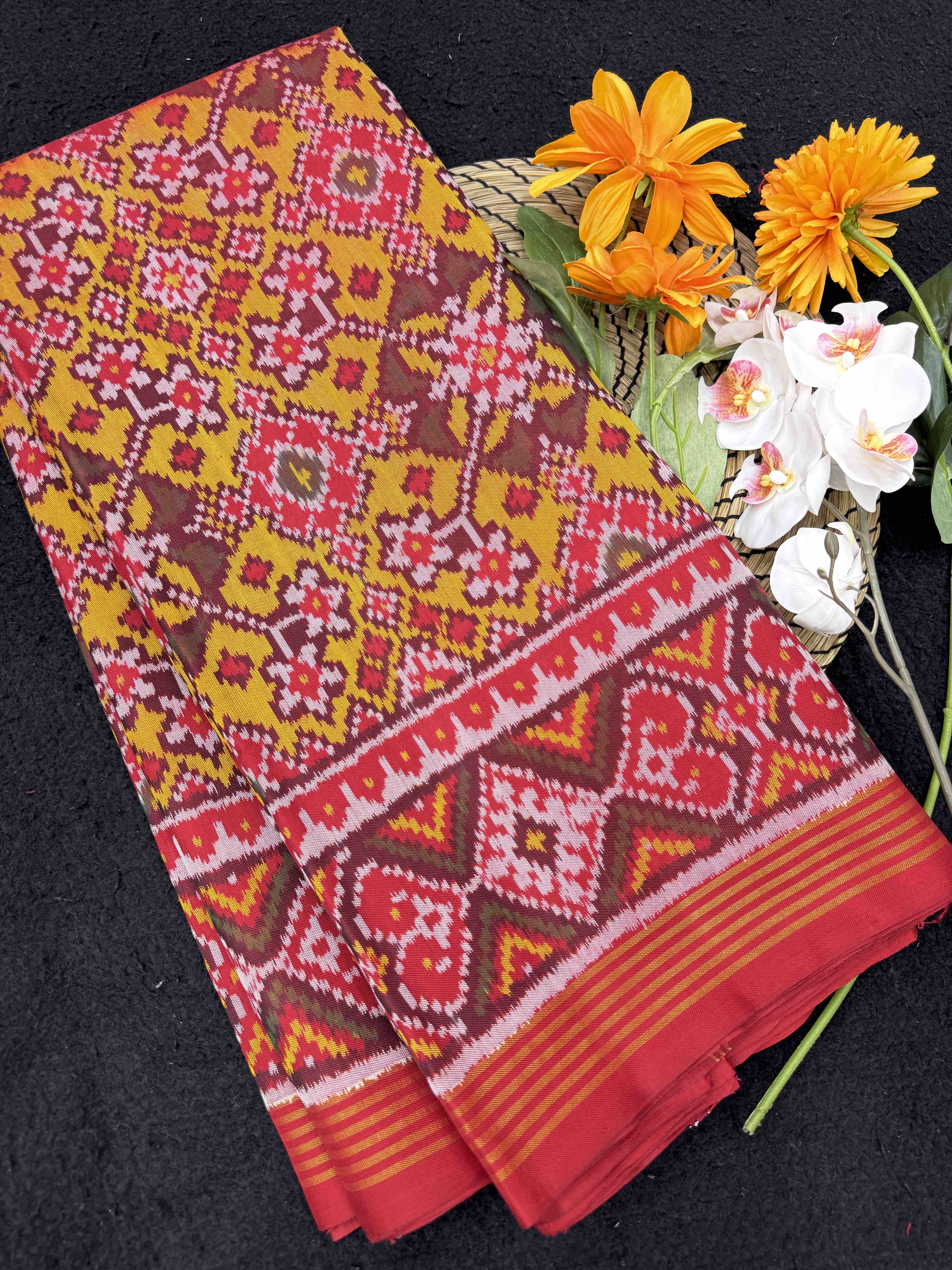 Red & Yellow Navrtatan Single Ikat Patan Patola Saree