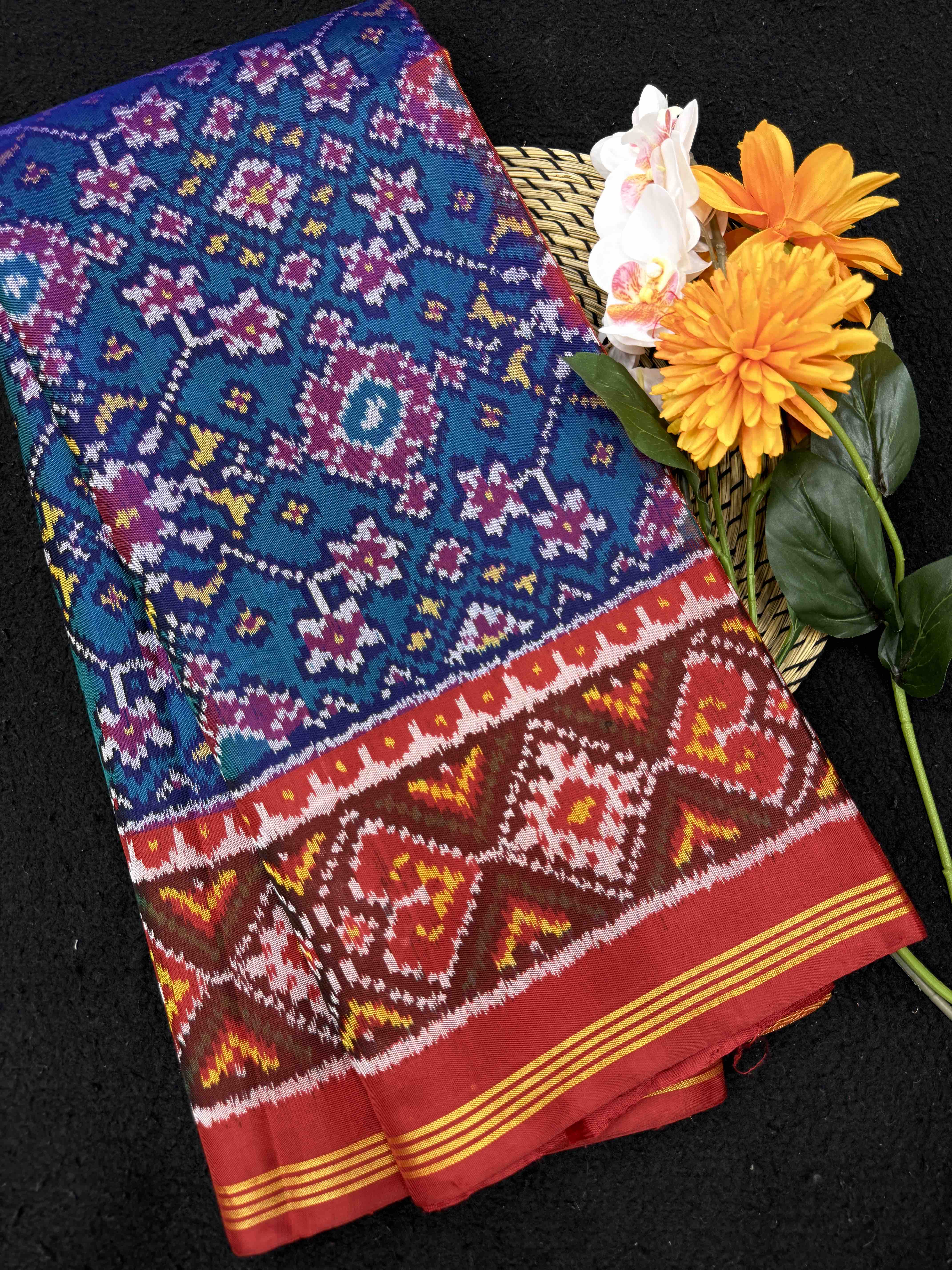 Red & Turquoise Navratan Single Ikat Patan Patola Saree