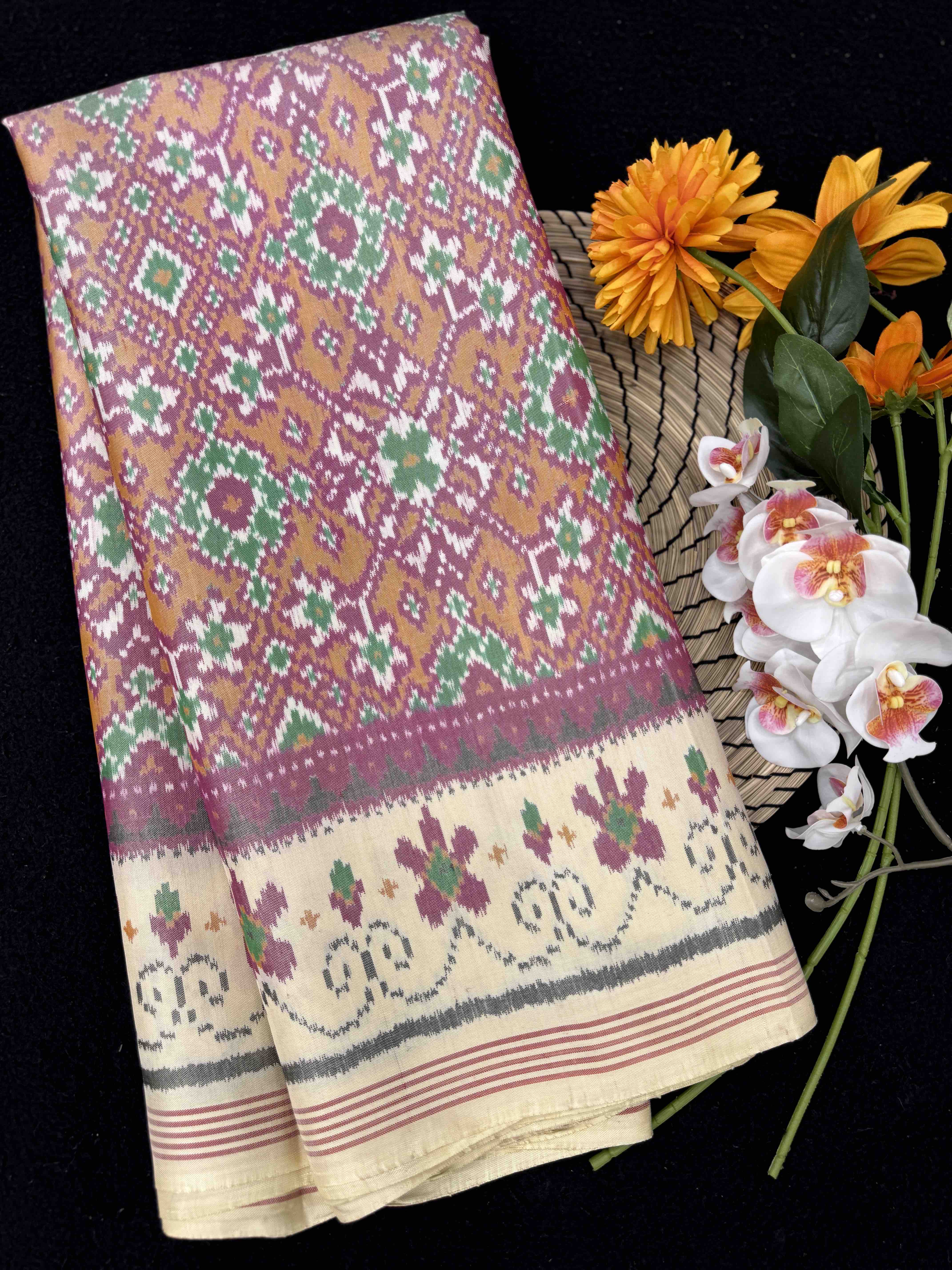 Yellowish White & Orange Navratan Single Ikat Patan Patola Saree