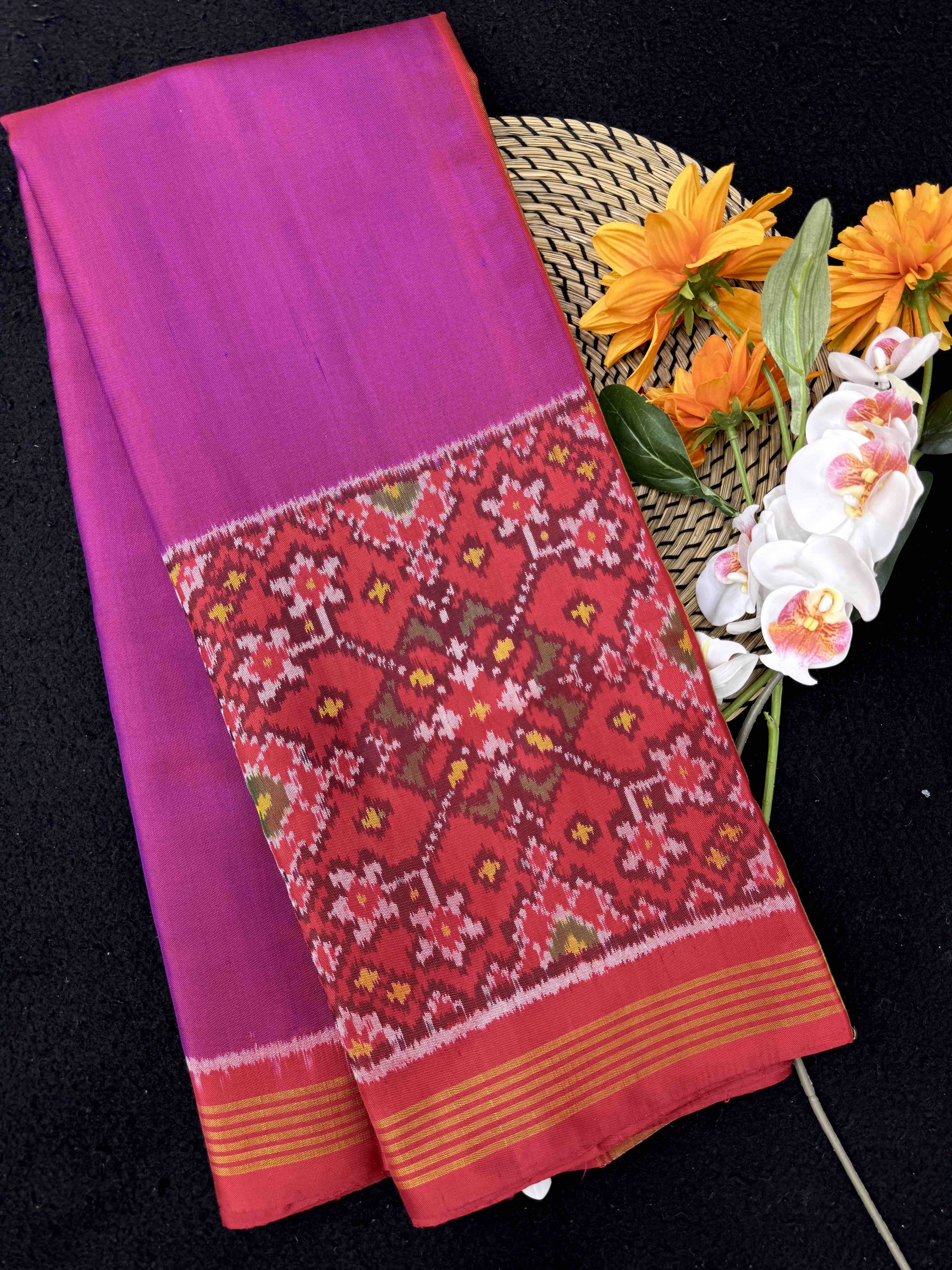 Pink & Purple Plain with Navratan Scut Border Single Ikat Patan Patola Saree