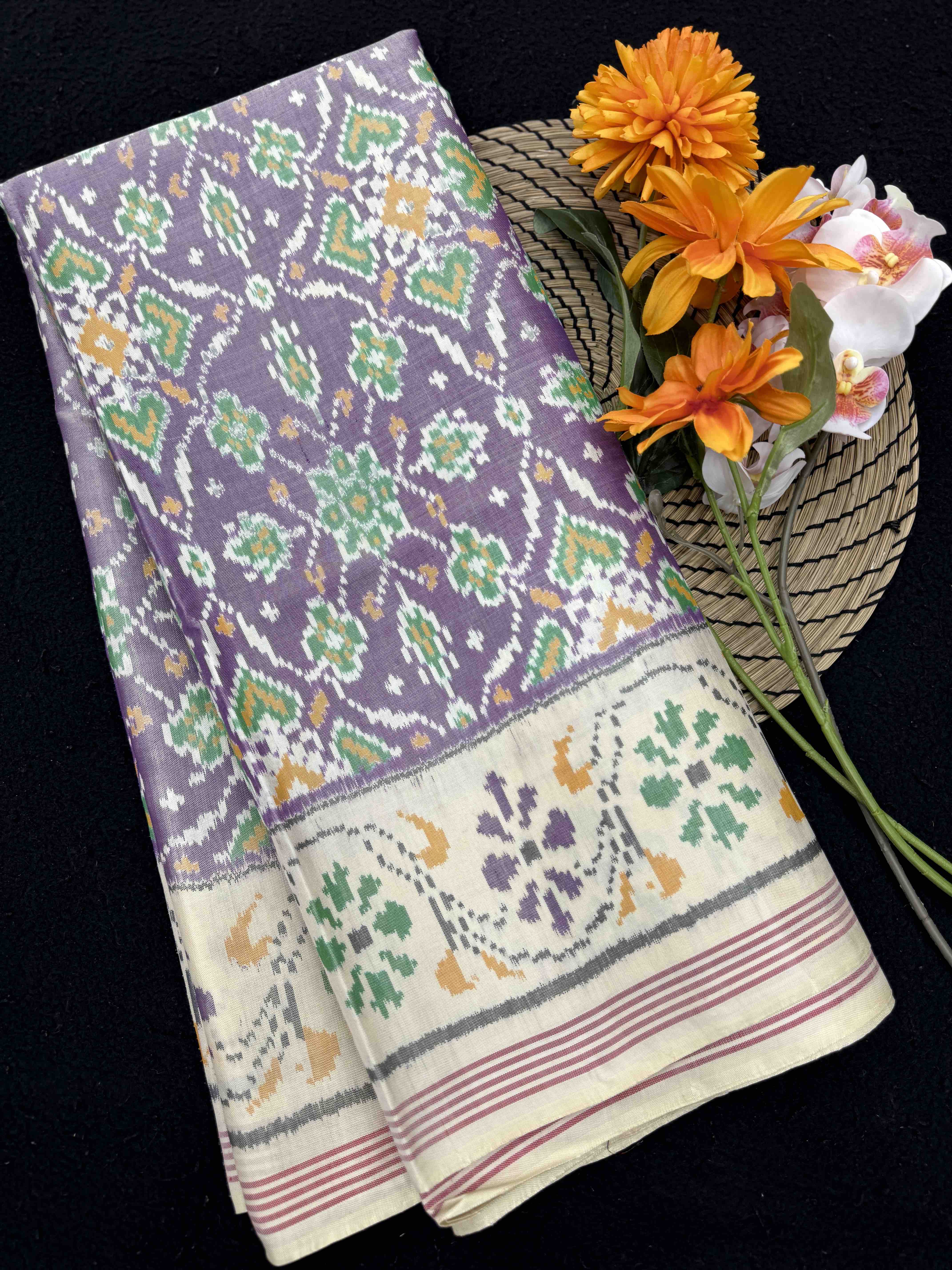 Off White & Light Purple Chhabdi Single Ikat Patan Patola Saree