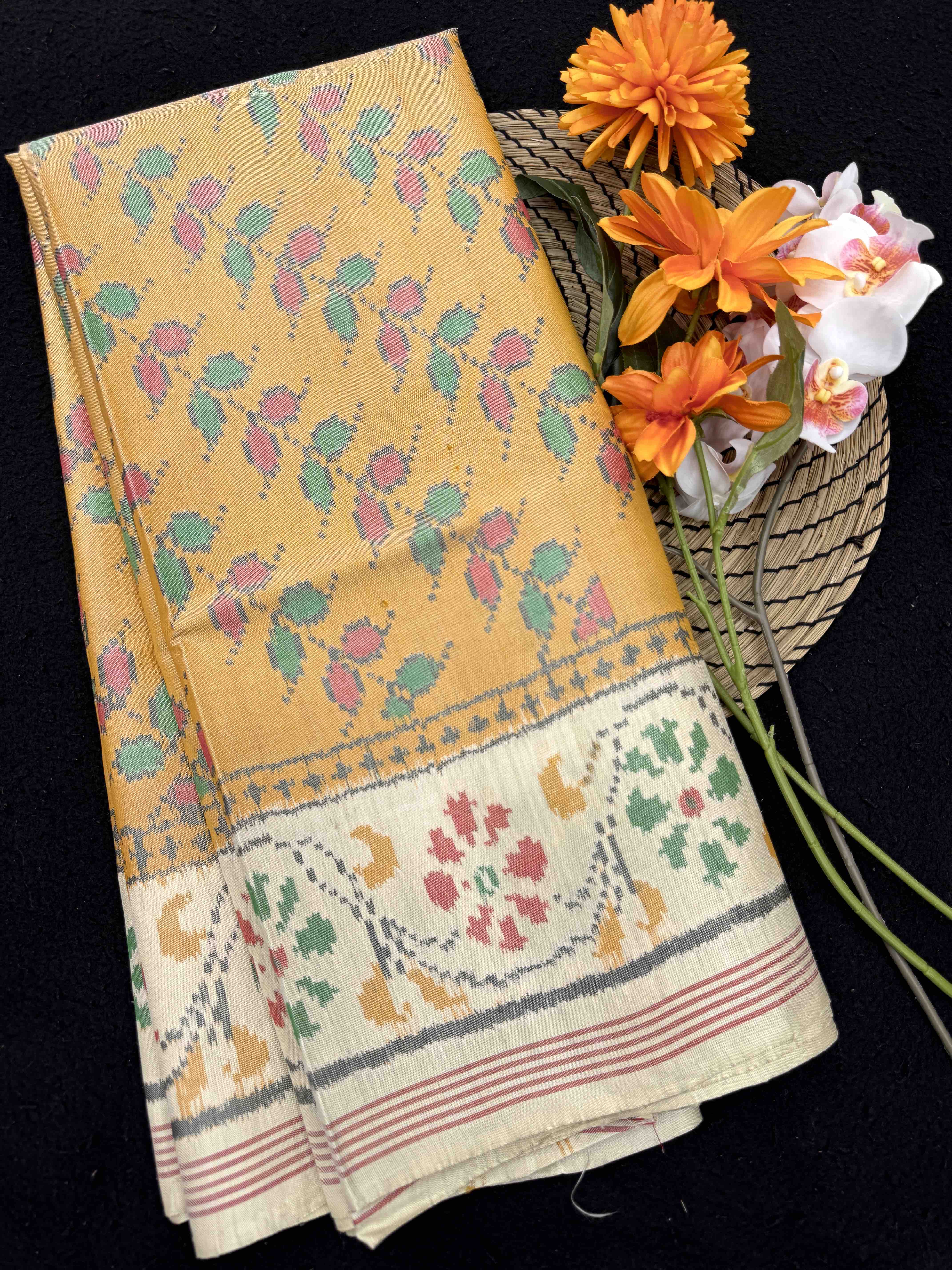 Off White & Mustard Yellow Leaves Leheriya Single Ikat Patan Patola Saree