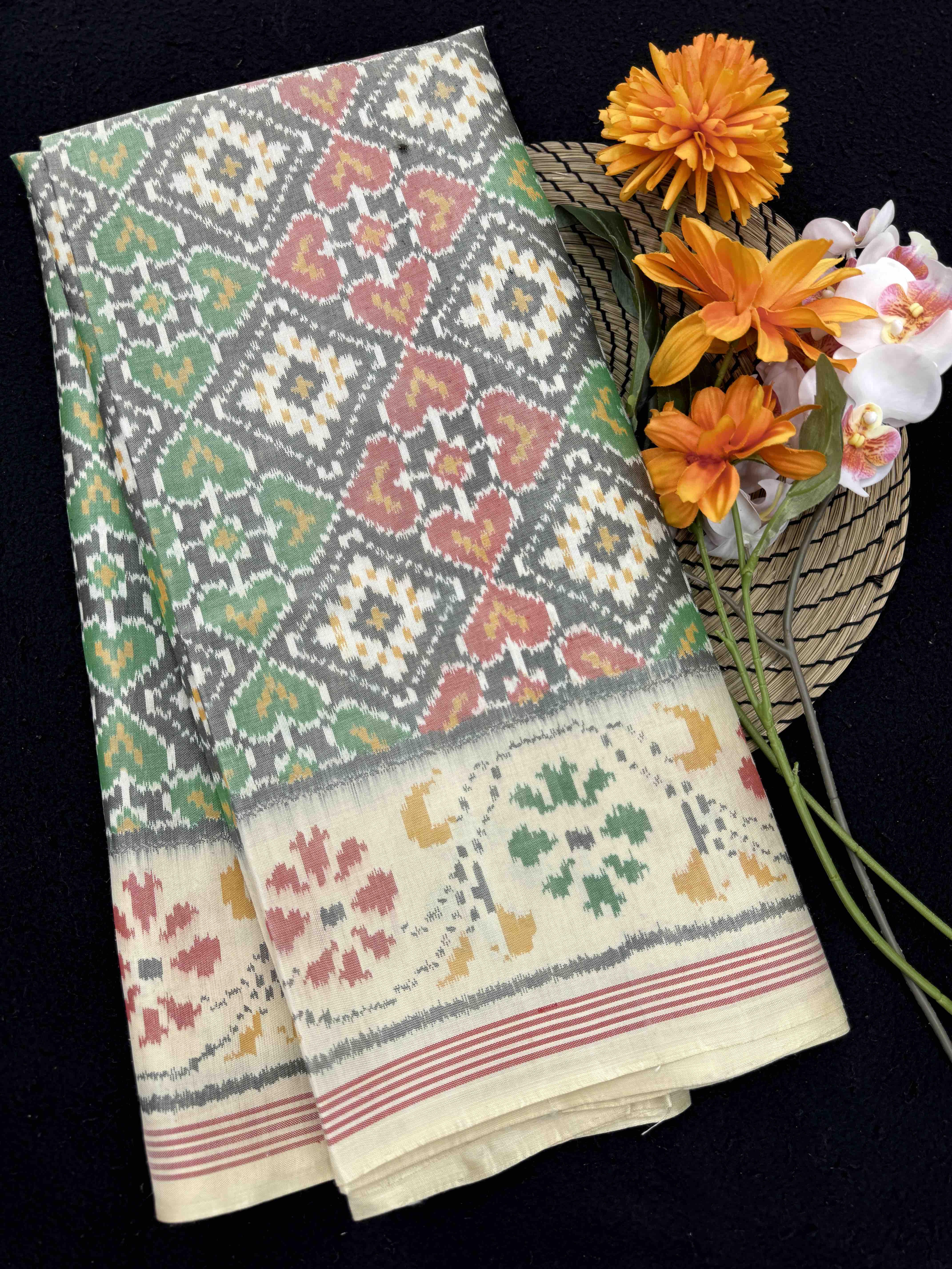 Off White & Grey Panchanda Single Ikat Patan Patola Saree