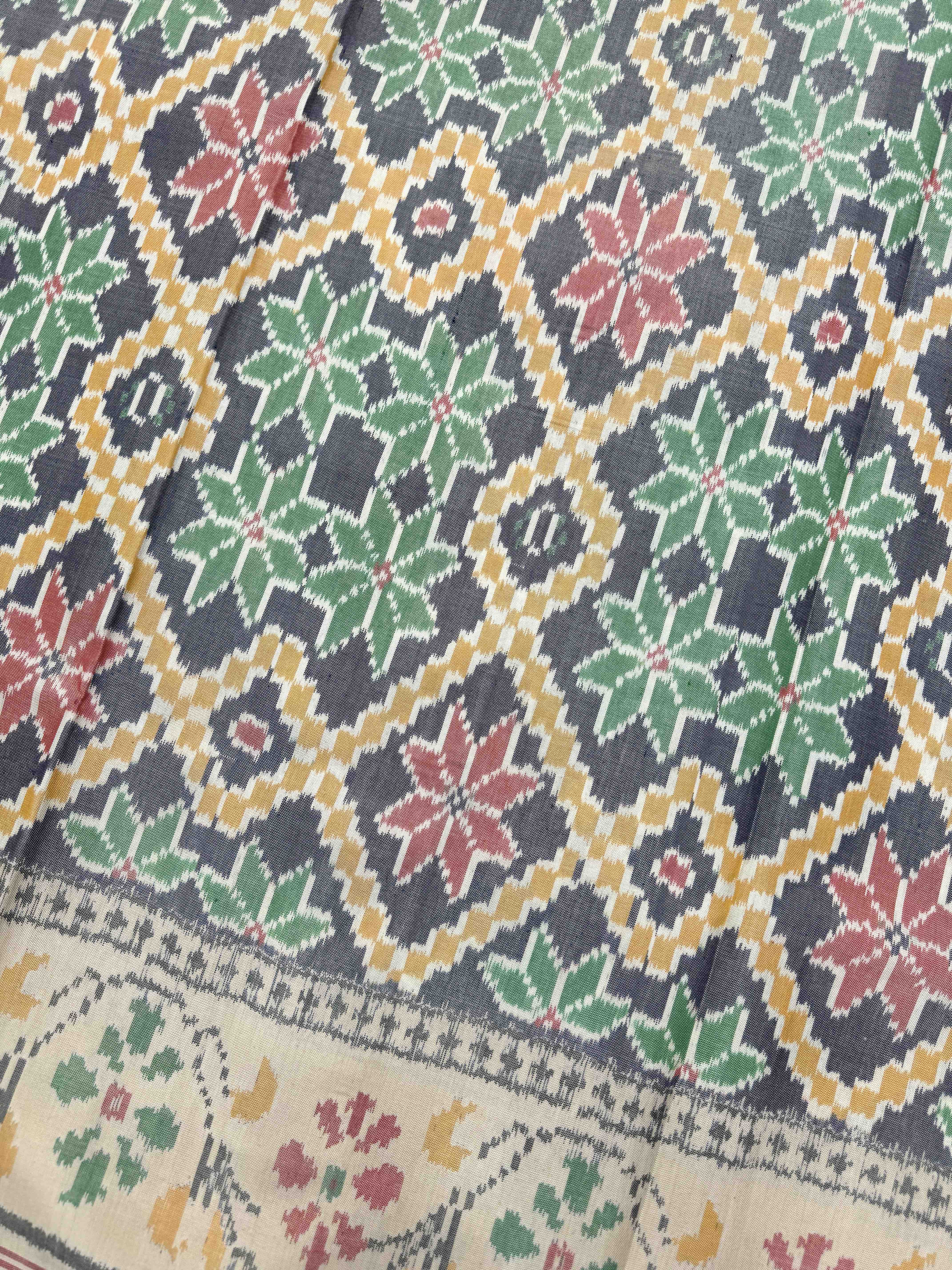 Off White & Grey Fancy Flower Single Ikat Patan Patola Saree