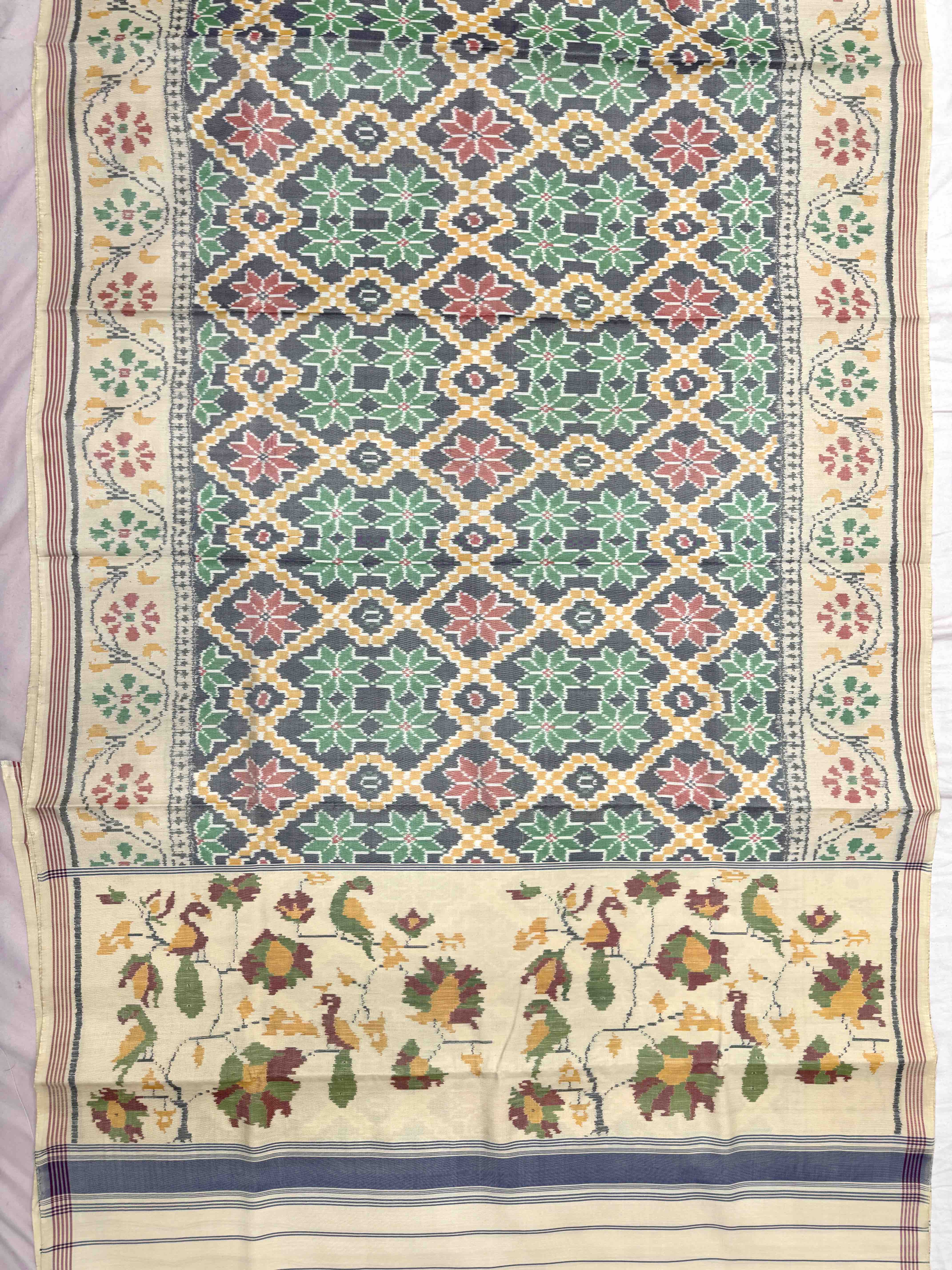Off White & Grey Fancy Flower Single Ikat Patan Patola Saree