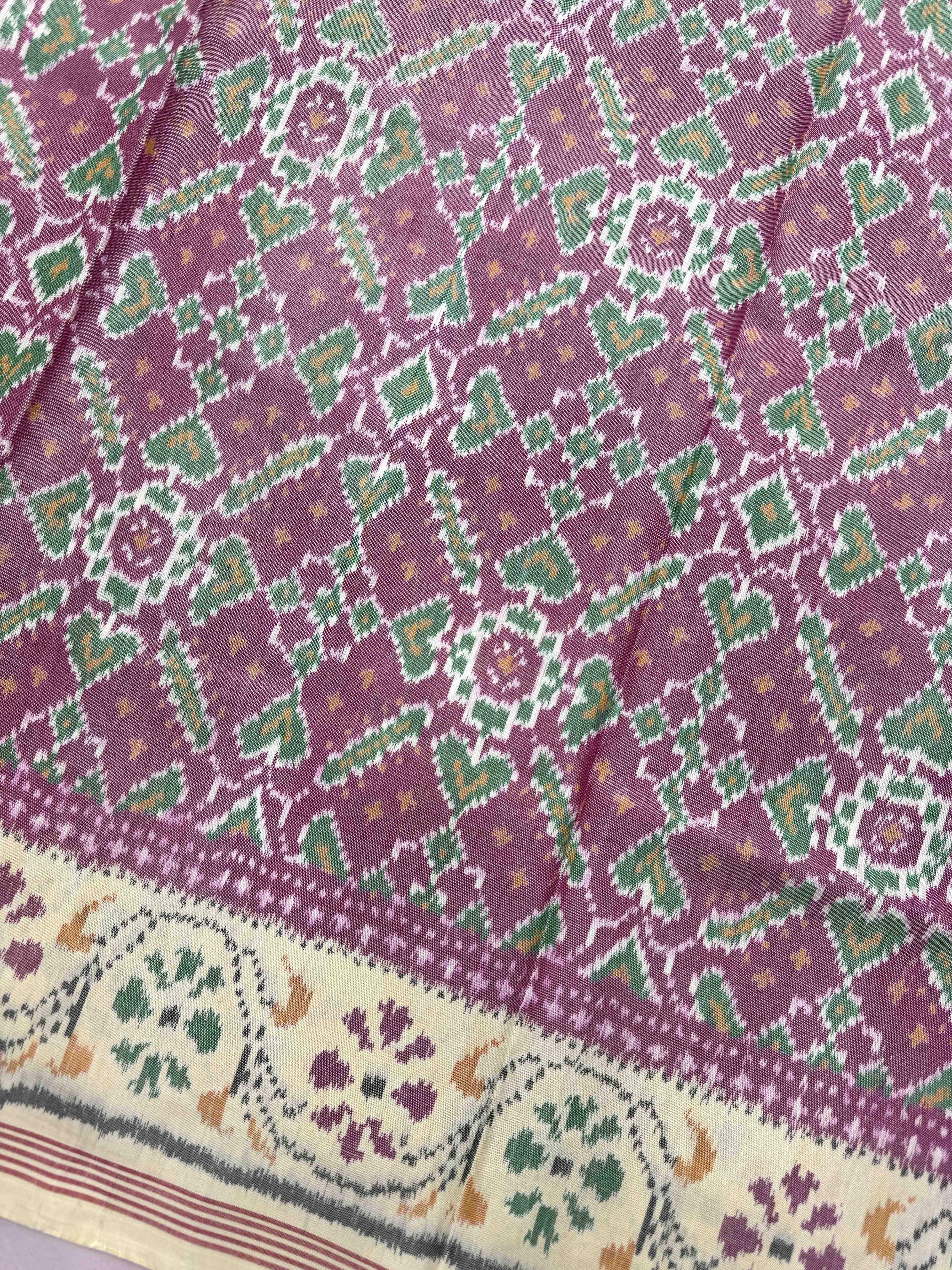 Off White & Onion Manekchowk Single Ikat Patan Patola Saree