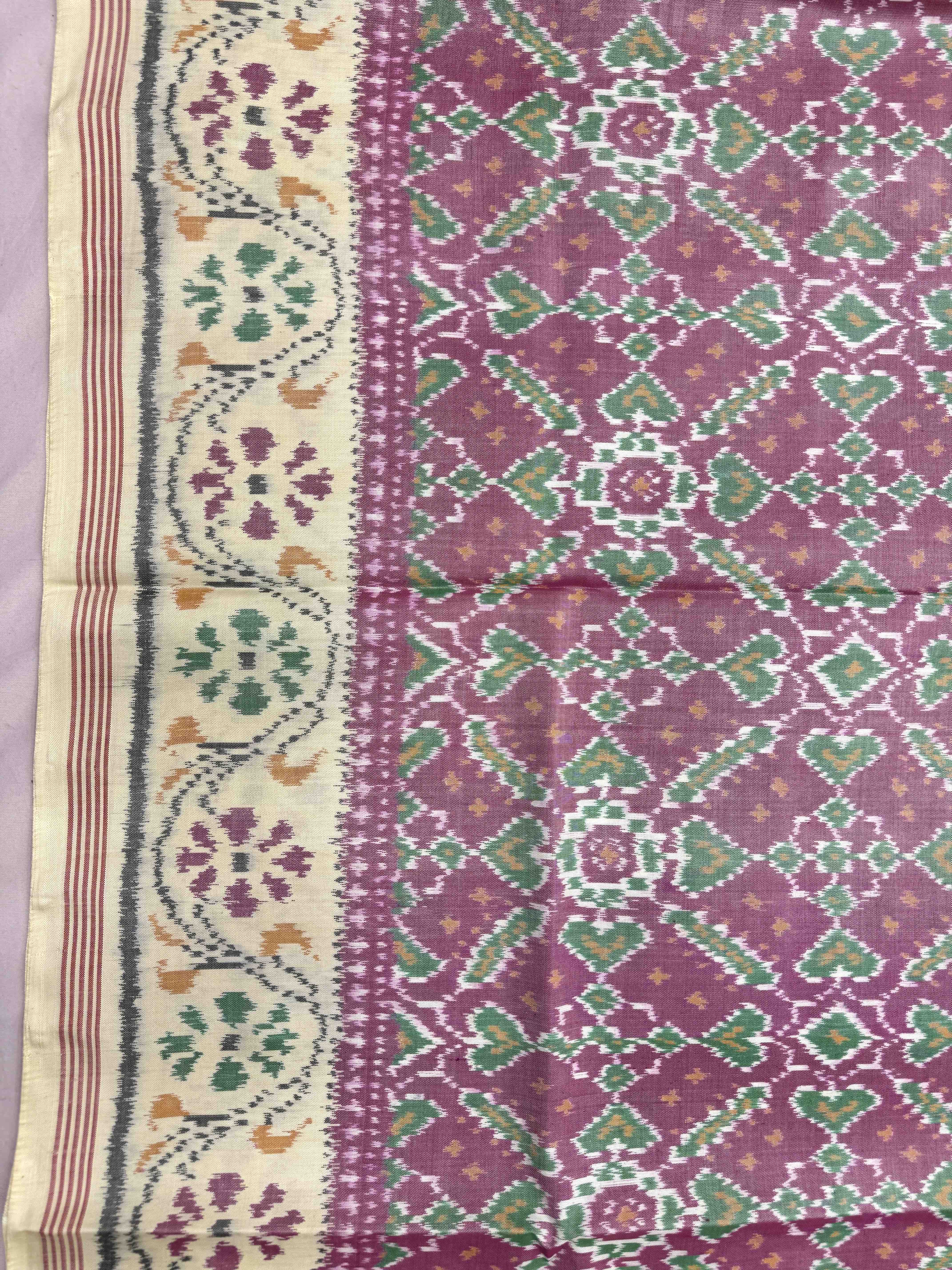 Off White & Onion Manekchowk Single Ikat Patan Patola Saree