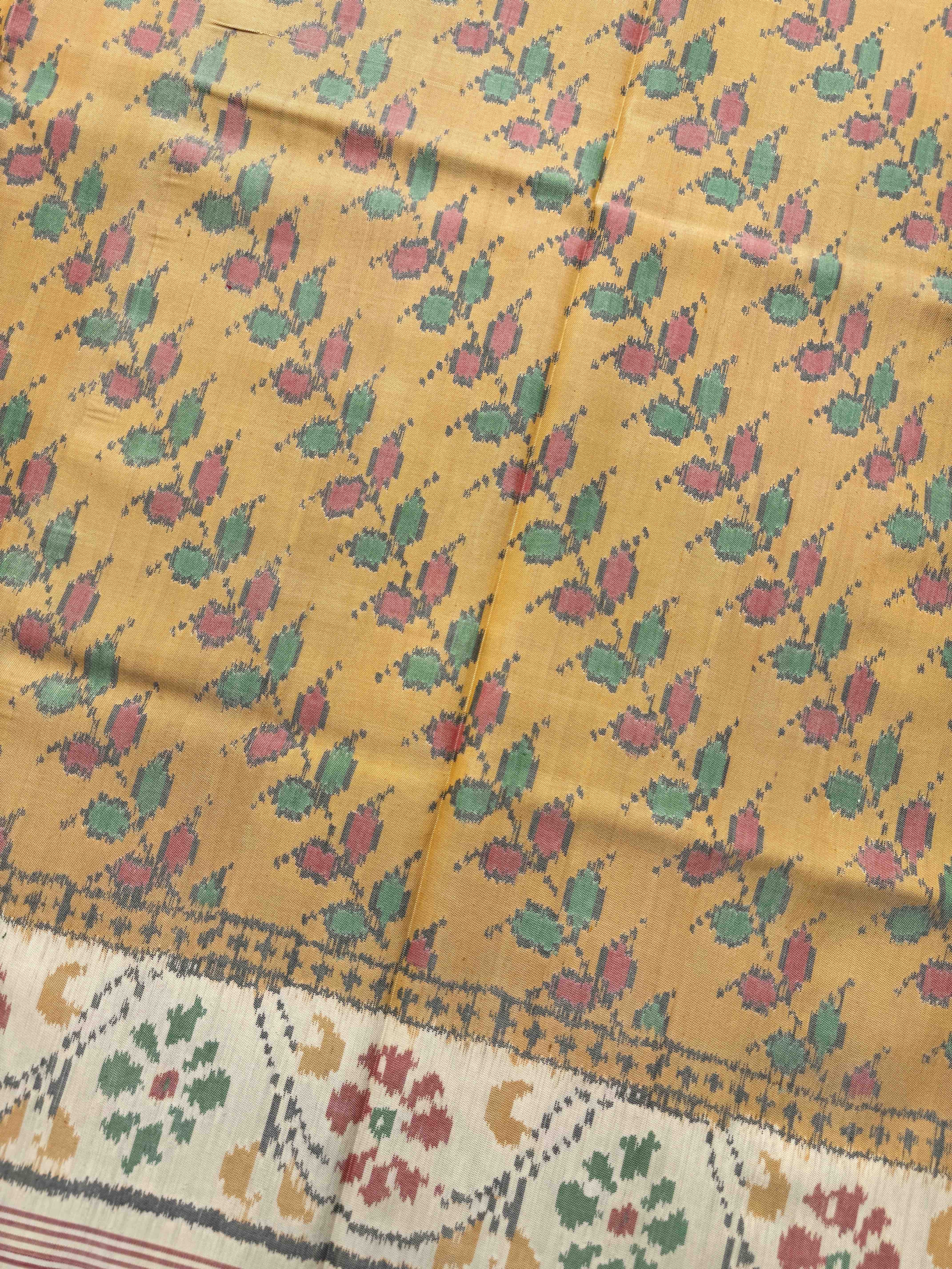 Off White & Mustard Yellow Leaves Leheriya Single Ikat Patan Patola Saree