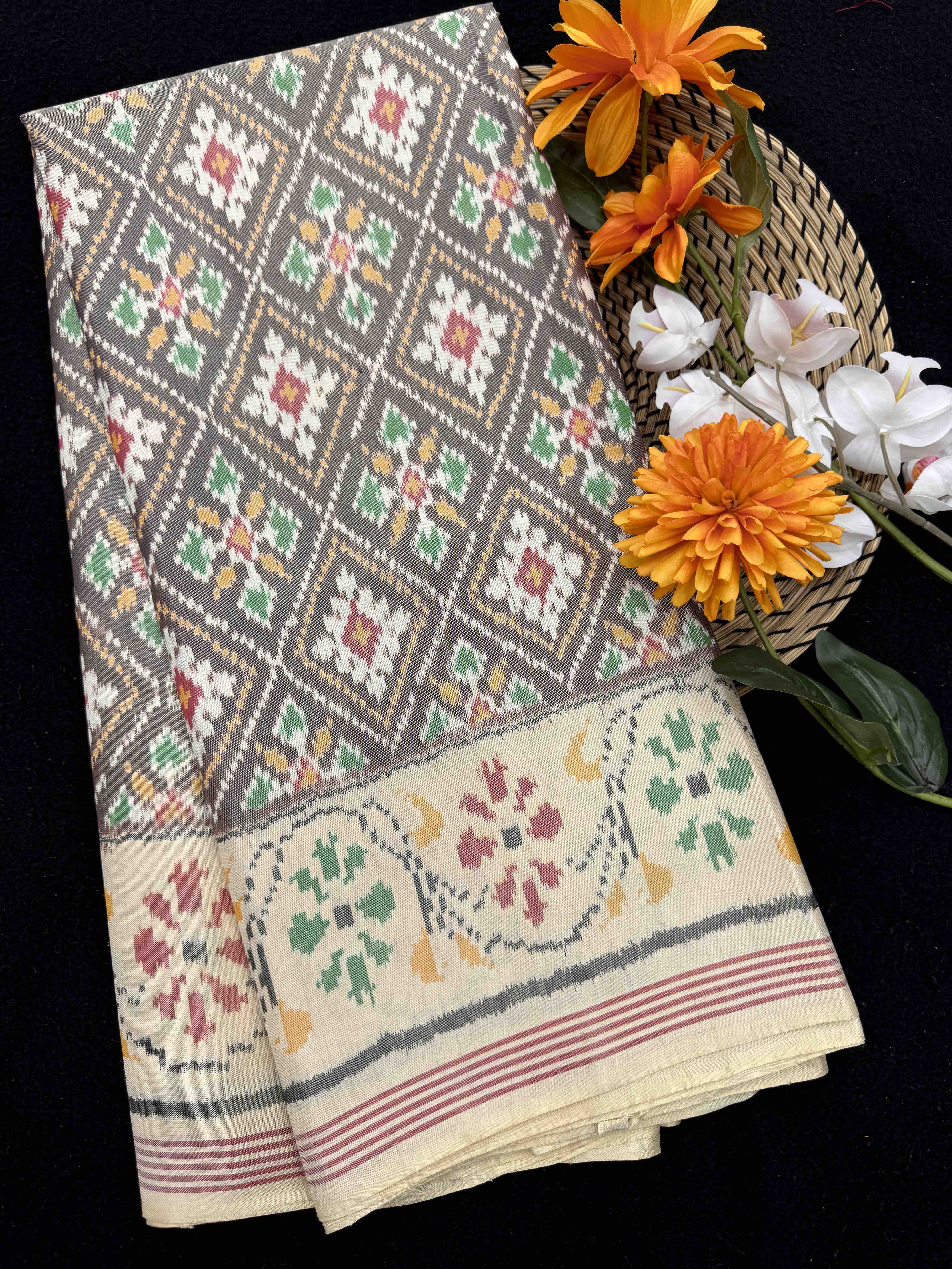 Off White & Grey Panchanda Single Ikat Patan Patola Saree