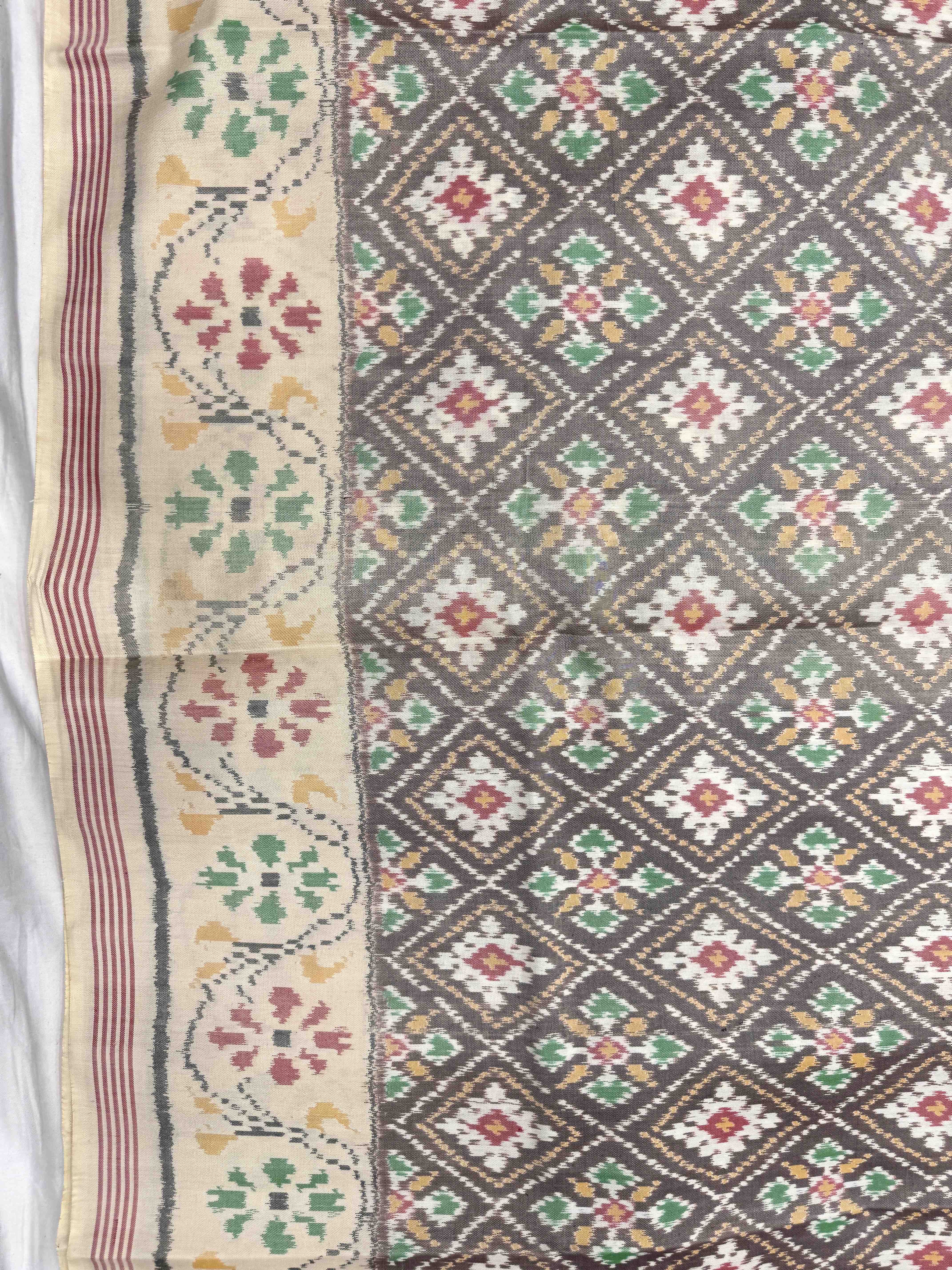 Off White & Grey Panchanda Single Ikat Patan Patola Saree