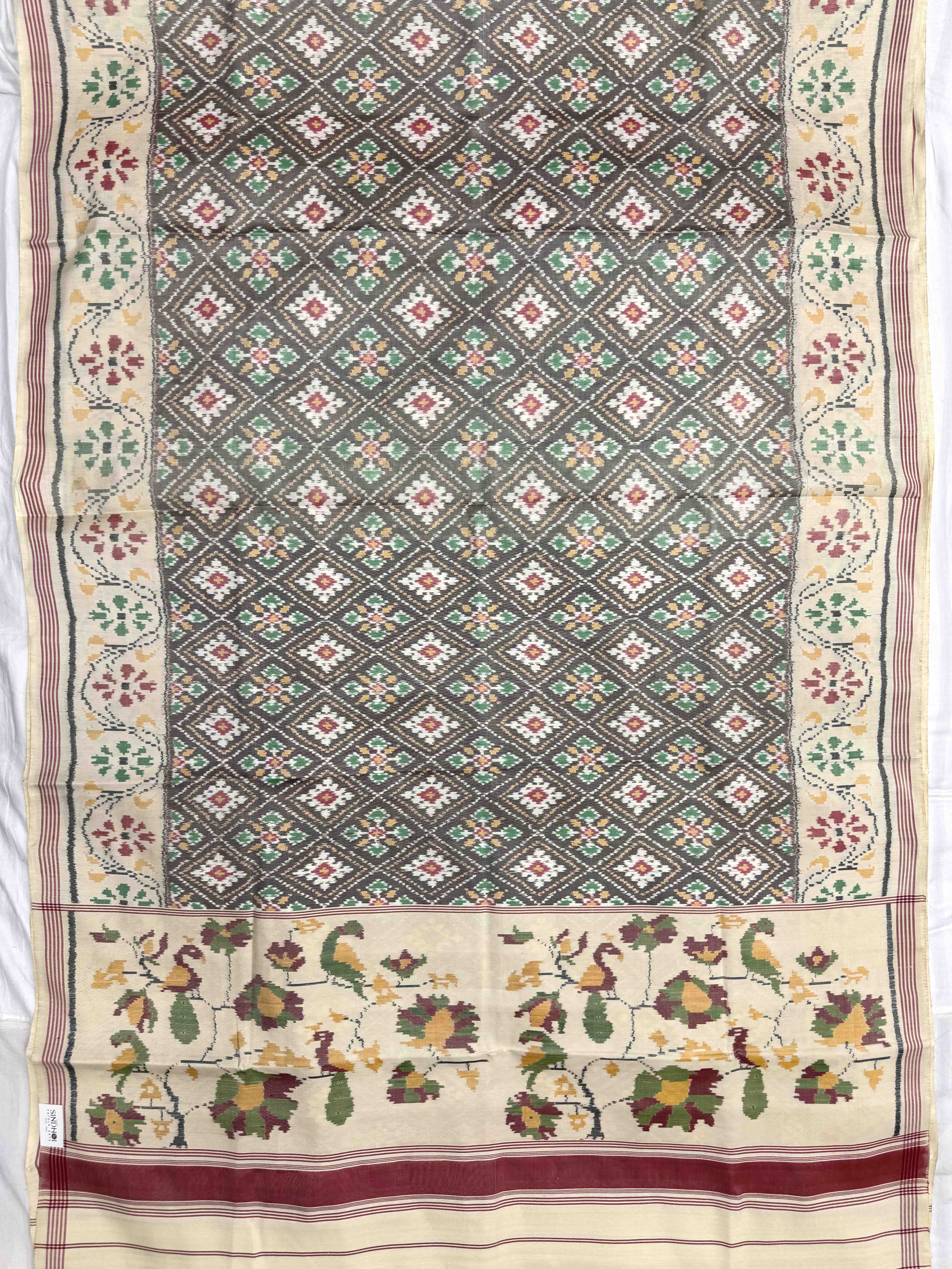 Off White & Grey Panchanda Single Ikat Patan Patola Saree