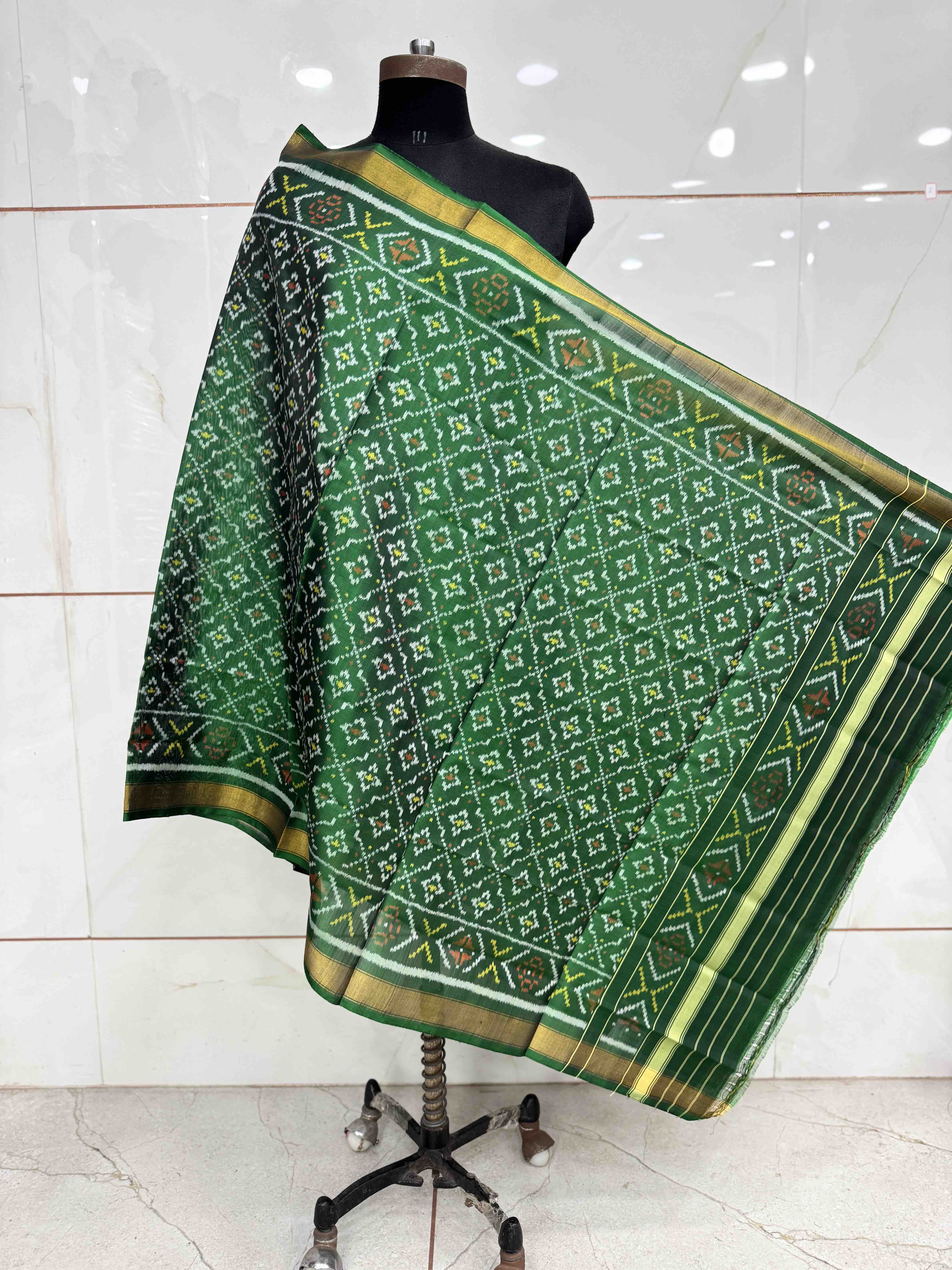 Green Buttonful Single Ikat Patola Dupatta