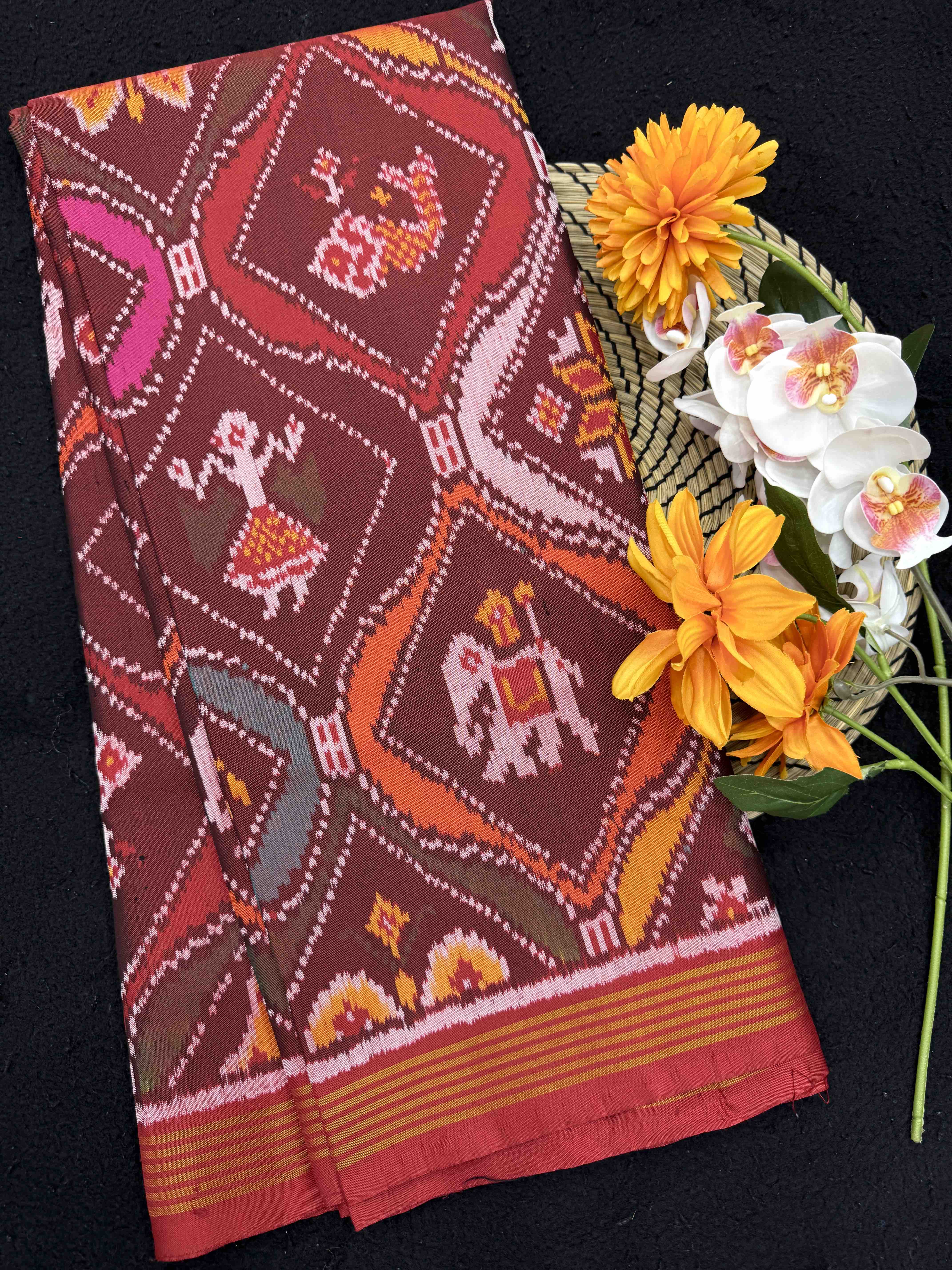 Red & Multicolor Narikunj Matka Single Ikat Patan Patola Saree
