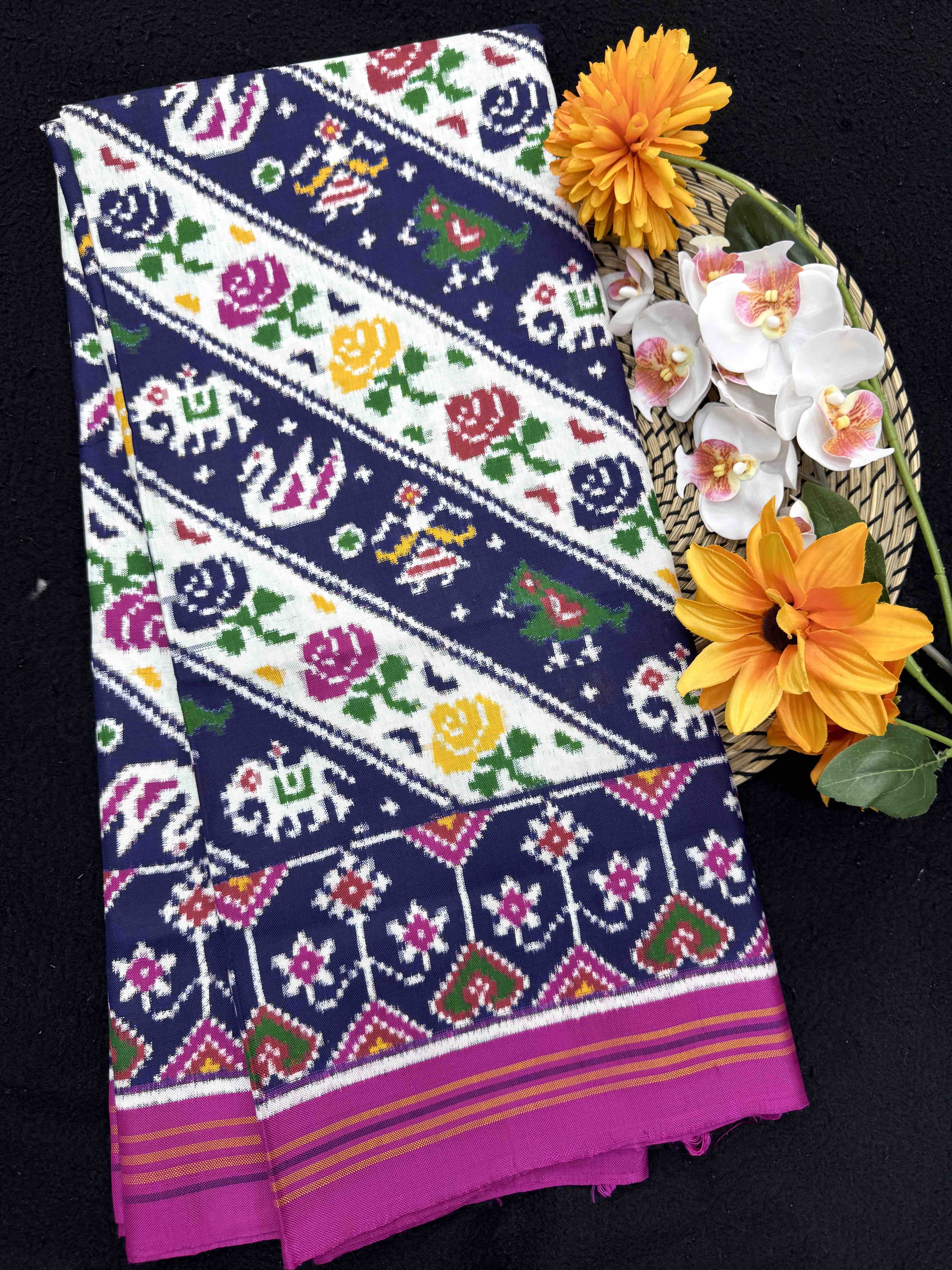 Purplish Pink & White with Dark Blue Nariikunj Flower Double Ikat Patan Patola Saree