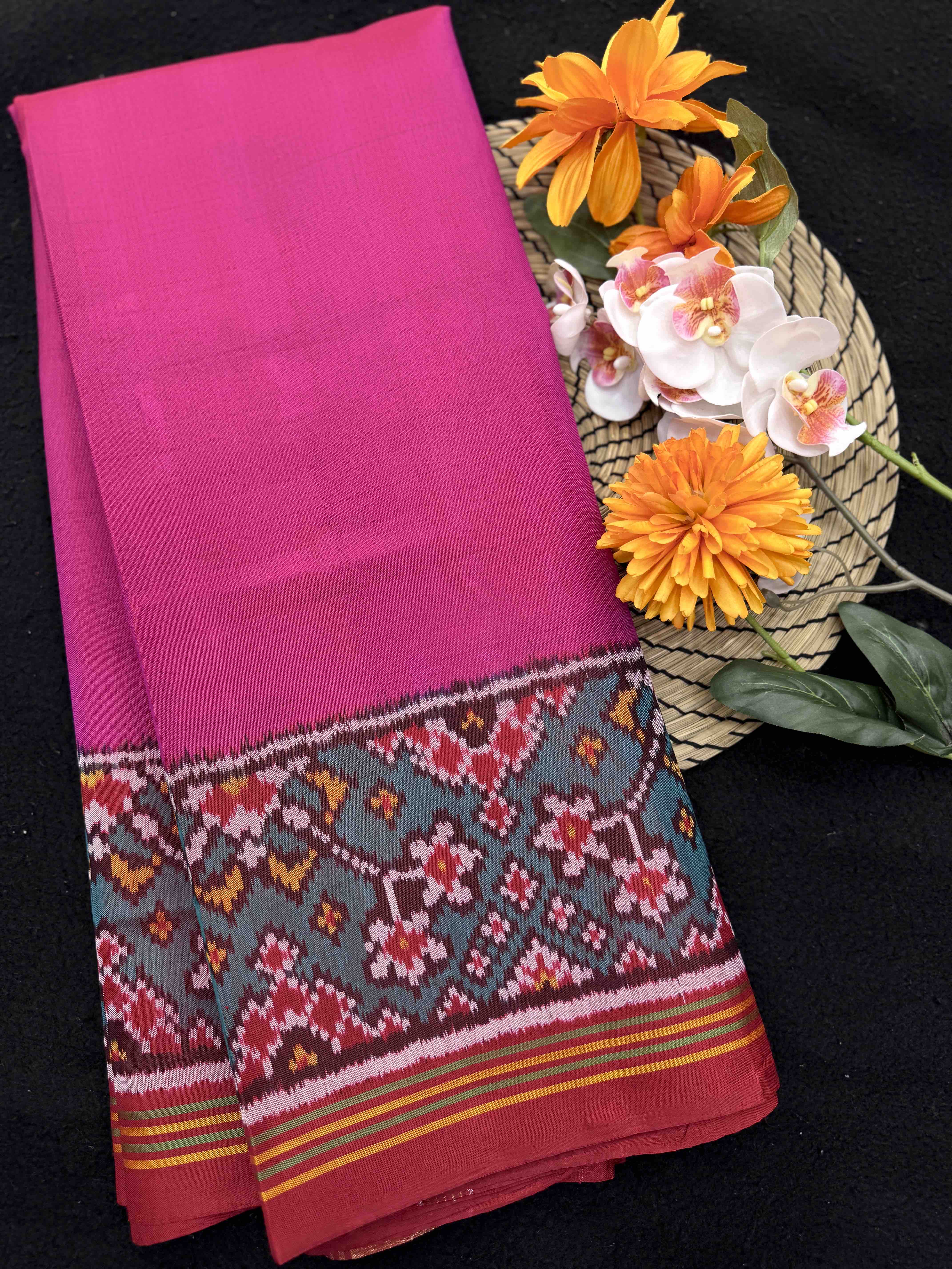 Red & Pink Plain with Navratan Border Single Ikat Patan Patola Saree