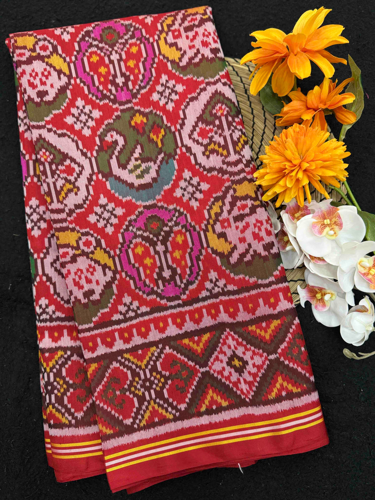 Red & Multicolor Circle Narikunj Single Ikat Patan Patola Saree