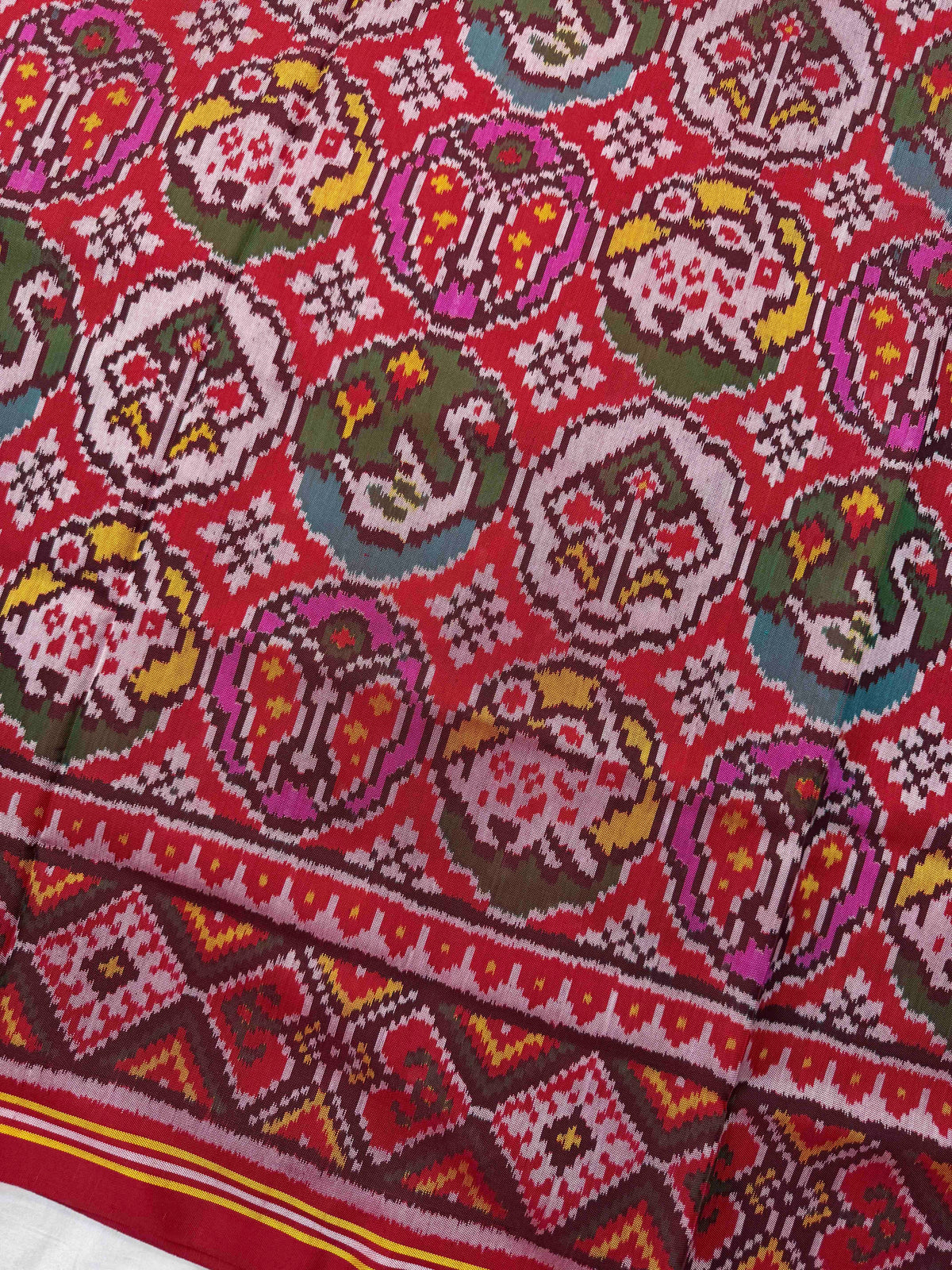 Red & Multicolor Circle Narikunj Single Ikat Patan Patola Saree