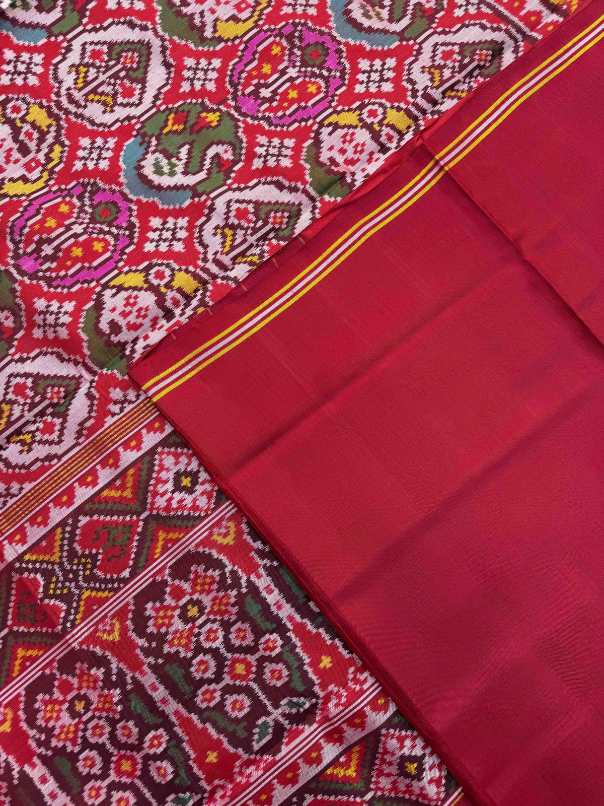 Red & Multicolor Circle Narikunj Single Ikat Patan Patola Saree