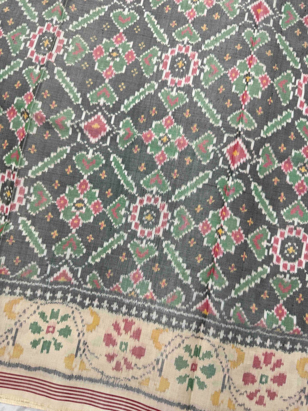 Off White & Grey Manekchowk Single Ikat Patan Patola Saree