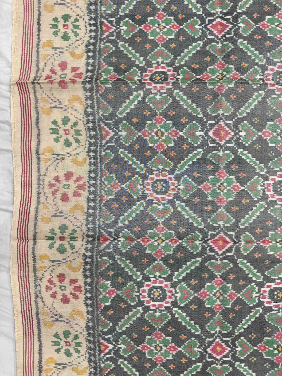 Off White & Grey Manekchowk Single Ikat Patan Patola Saree