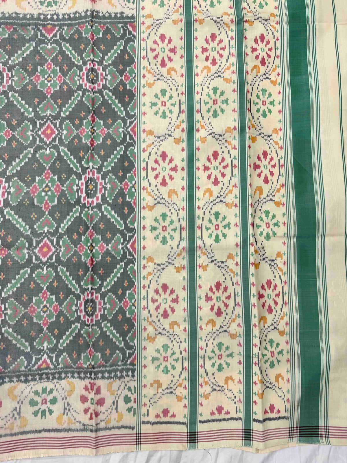 Off White & Grey Manekchowk Single Ikat Patan Patola Saree