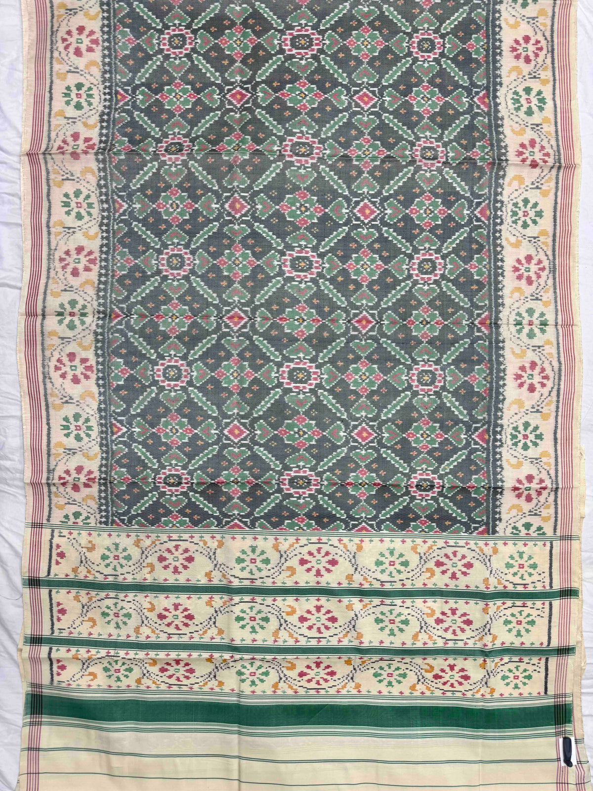 Off White & Grey Manekchowk Single Ikat Patan Patola Saree