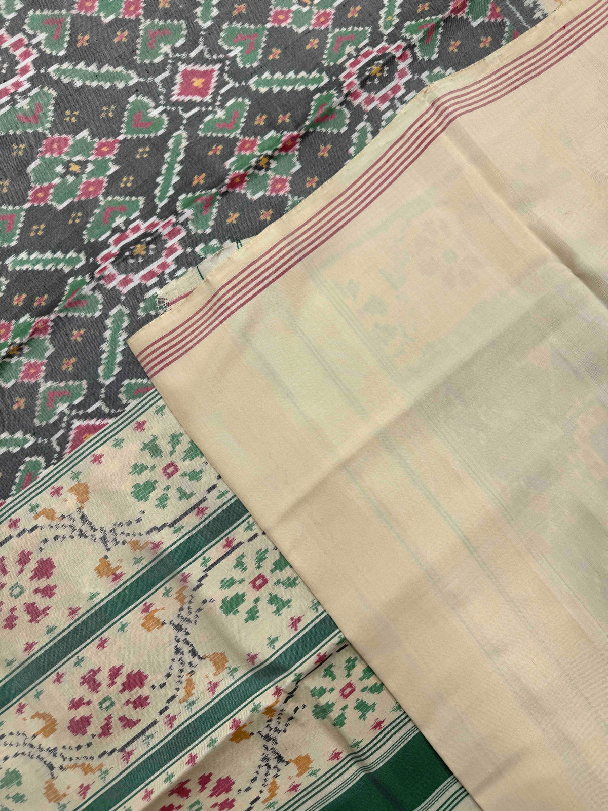 Off White & Grey Manekchowk Single Ikat Patan Patola Saree