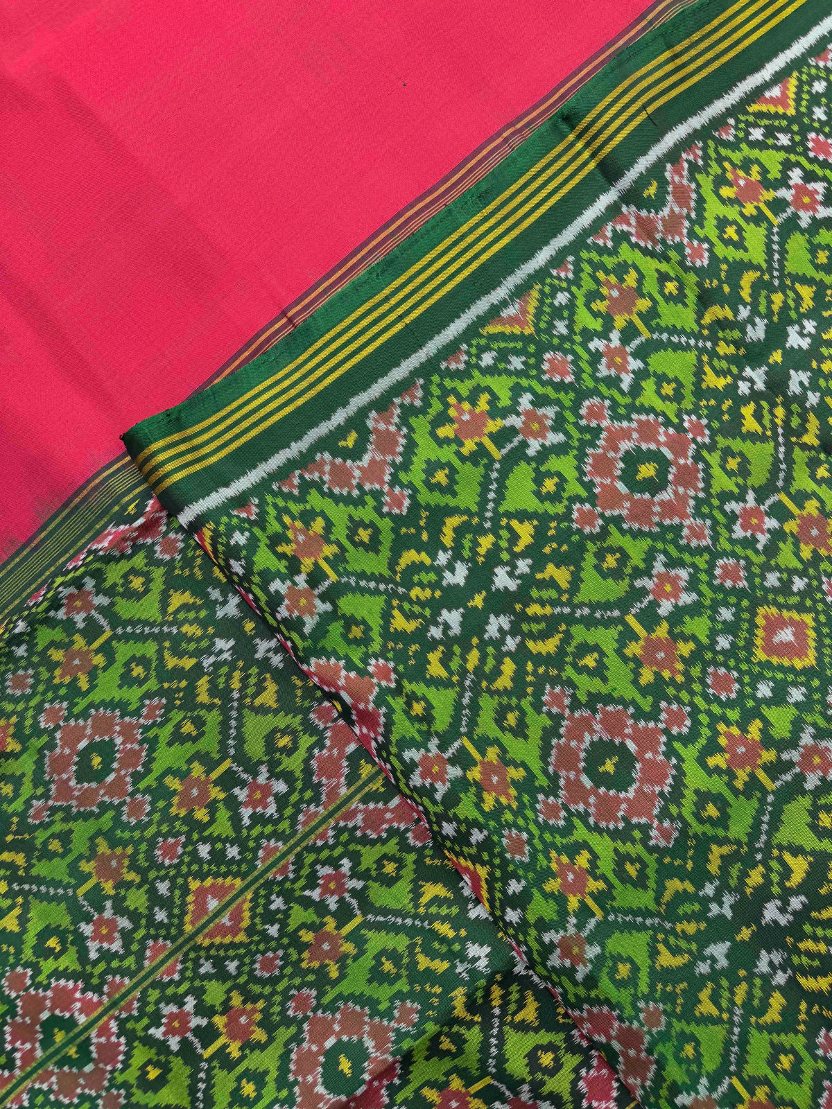 Green & Dark Pink Plain with Navratan Border Pallu Single Ikat Patan Patola Saree