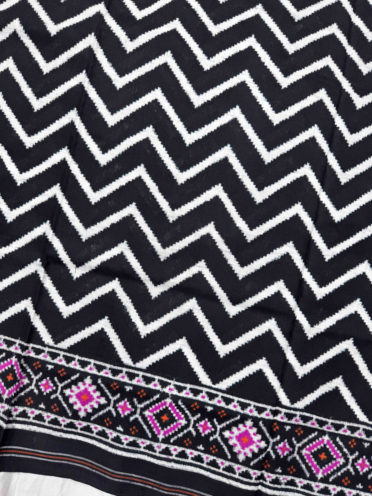 Black & White Zig Zag Double Ikat Patan Patola Saree