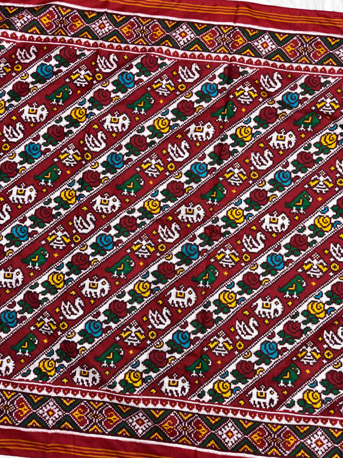 Red & White Small Narikunj Flower Leheriya Double Ikat Patan Patola Saree