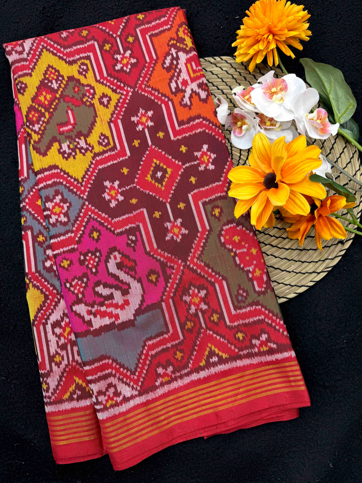 Red & Multicolor Star Narikunj Single Ikat Patan Patola Saree